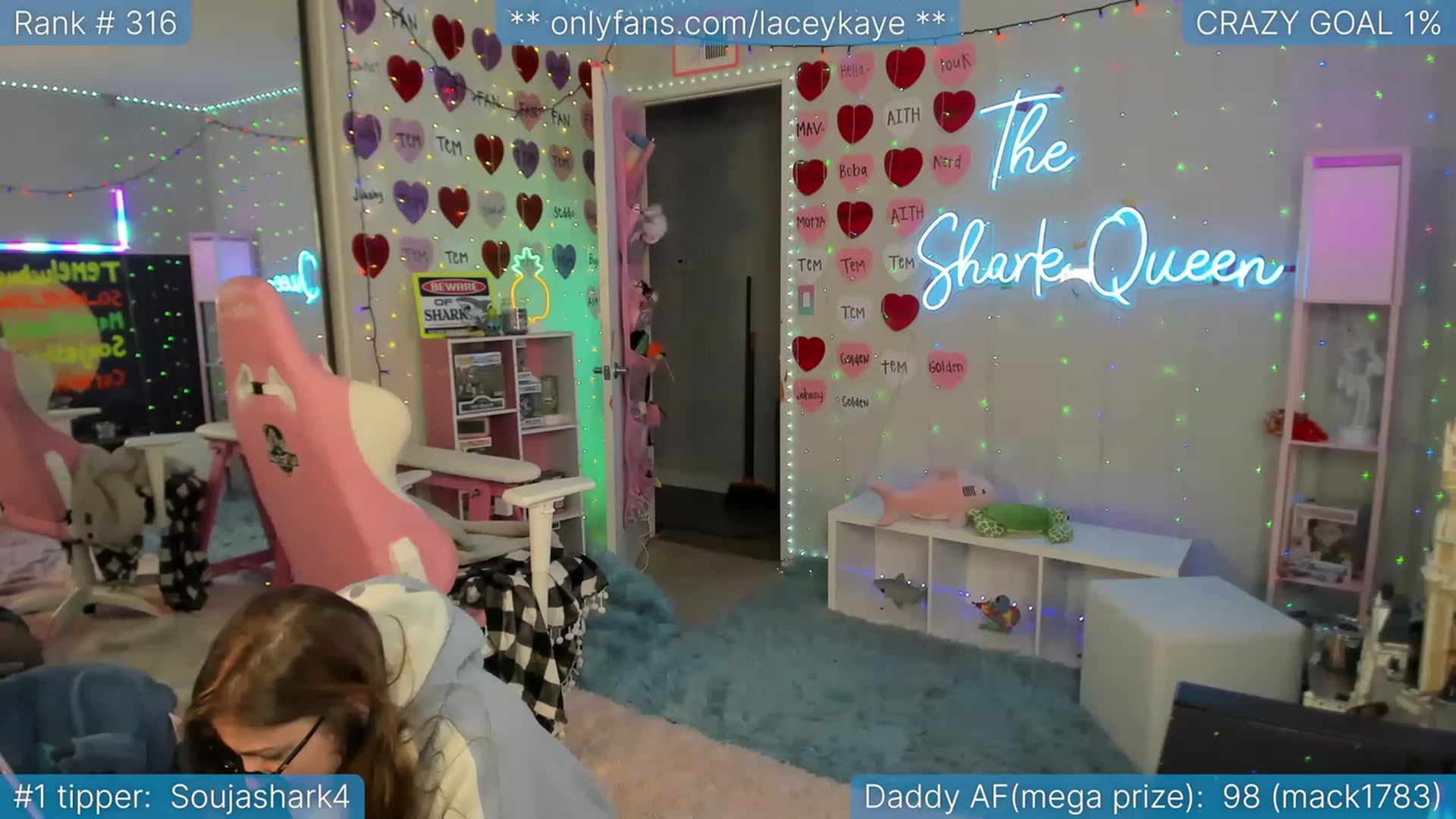 Gallery image thumbnail from TheSharkQueen's myfreecams stream on, 03/24/2023, 02:33 image 13 of 20