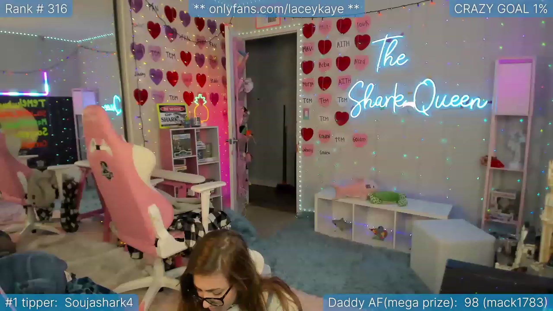 Gallery image thumbnail from TheSharkQueen's myfreecams stream on, 03/24/2023, 02:33 image 14 of 20