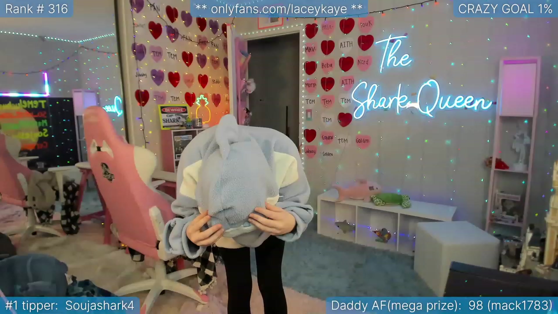 Gallery image thumbnail from TheSharkQueen's myfreecams stream on, 03/24/2023, 02:33 image 12 of 20