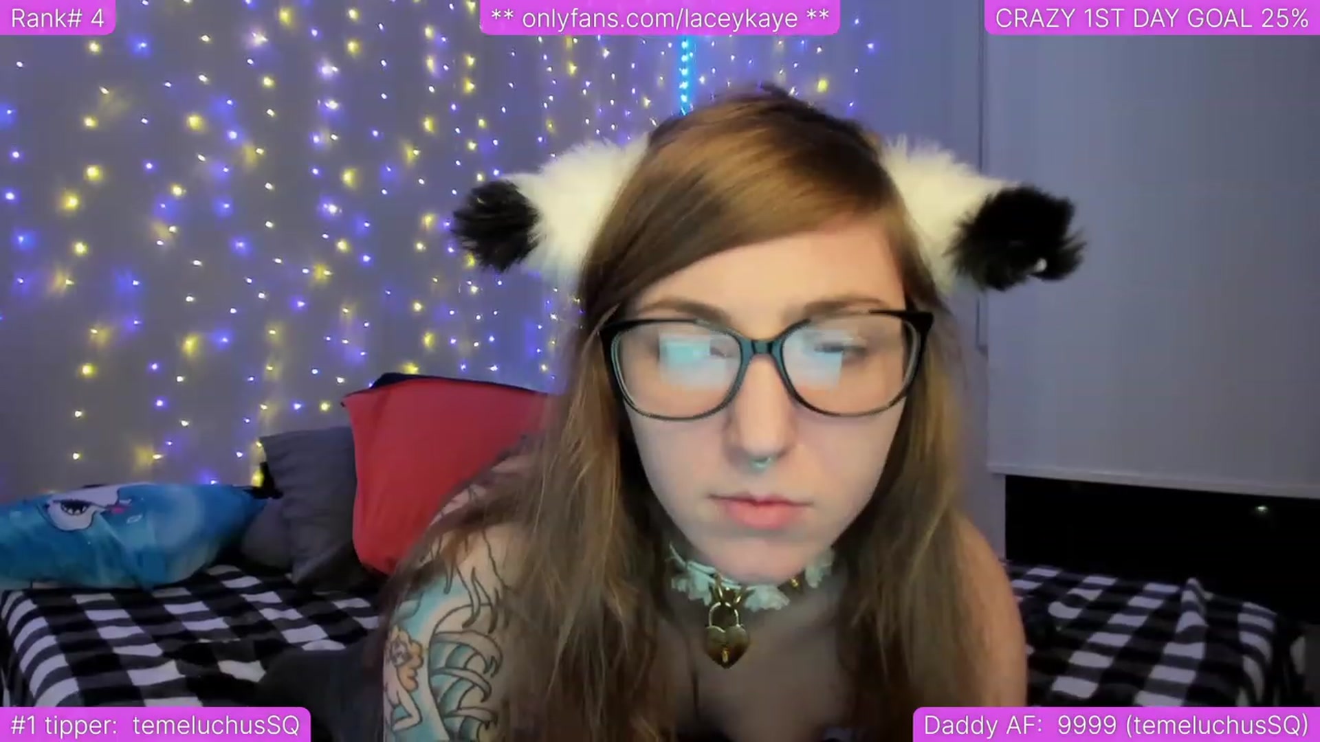 Gallery image thumbnail from TheSharkQueen's myfreecams stream on, 04/01/2023, 12:12 image 13 of 20