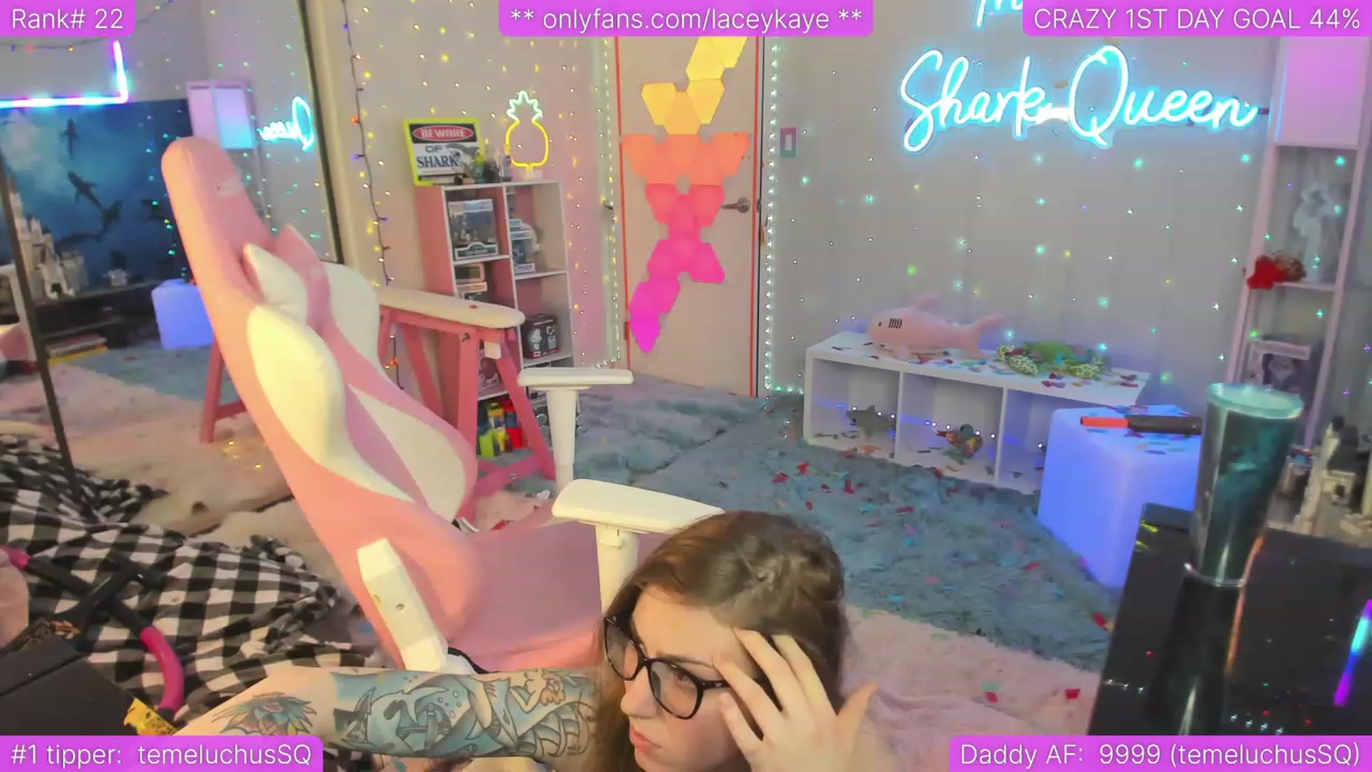 Gallery image thumbnail from TheSharkQueen's myfreecams stream on, 04/02/2023, 06:23 image 19 of 20