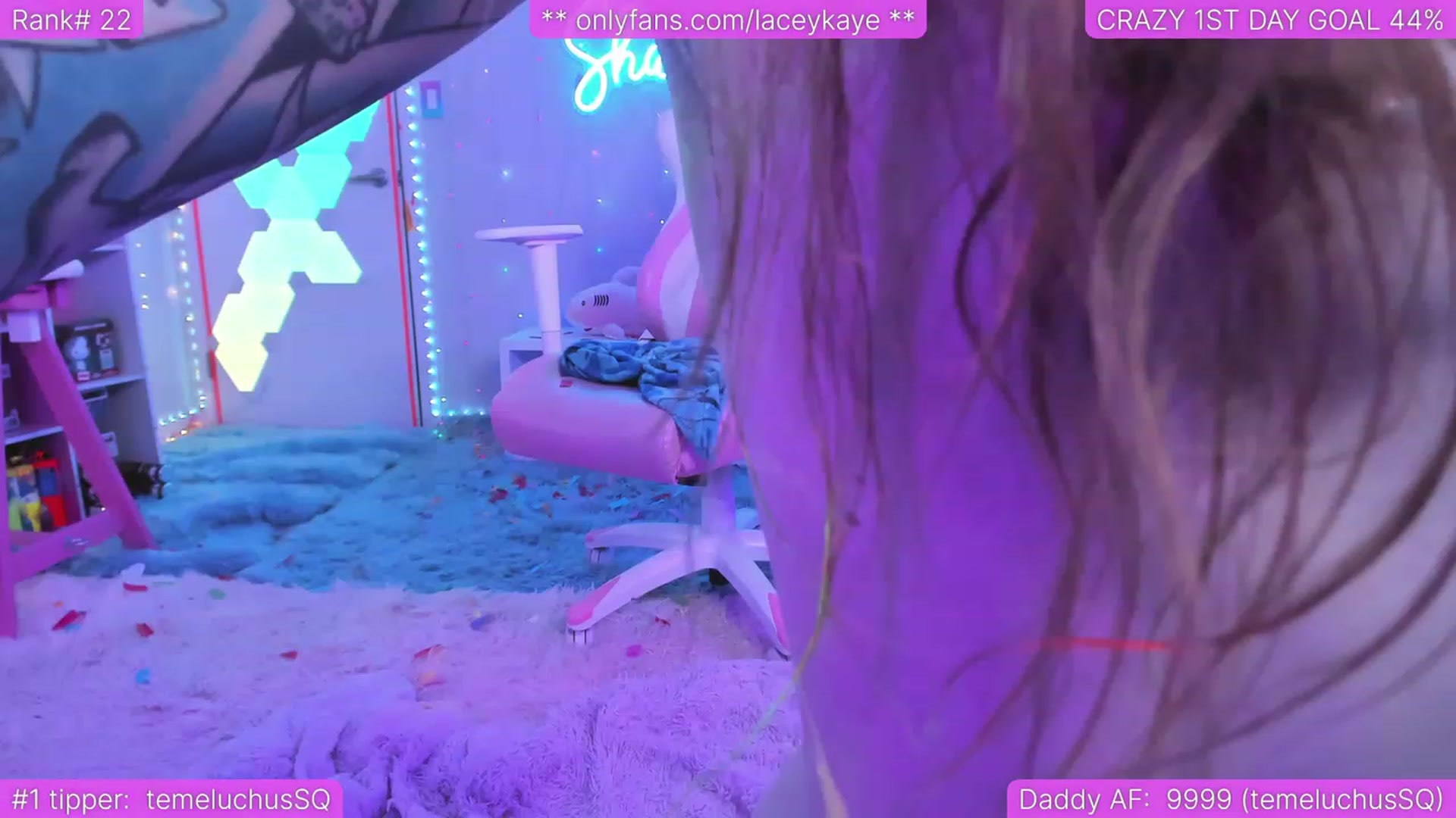 Gallery image thumbnail from TheSharkQueen's myfreecams stream on, 04/02/2023, 06:23 image 15 of 20