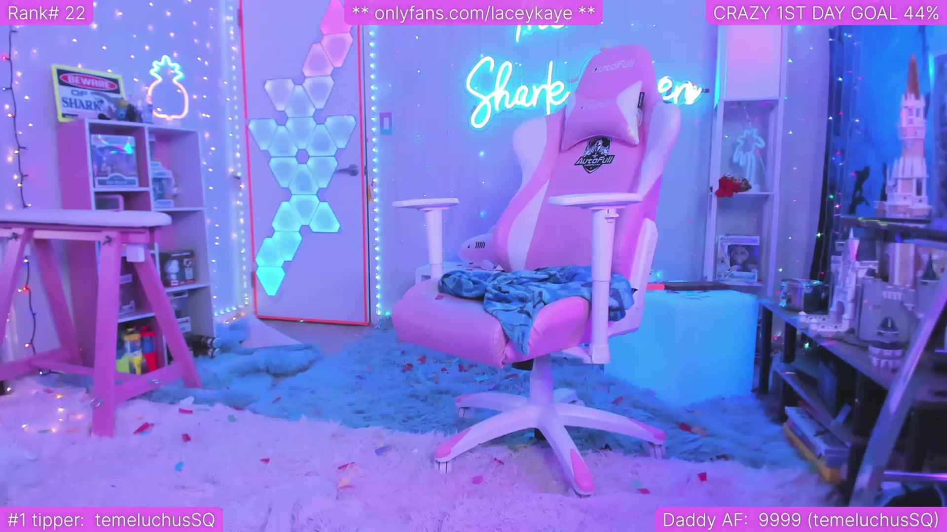 Gallery image thumbnail from TheSharkQueen's myfreecams stream on, 04/02/2023, 06:23 image 14 of 20