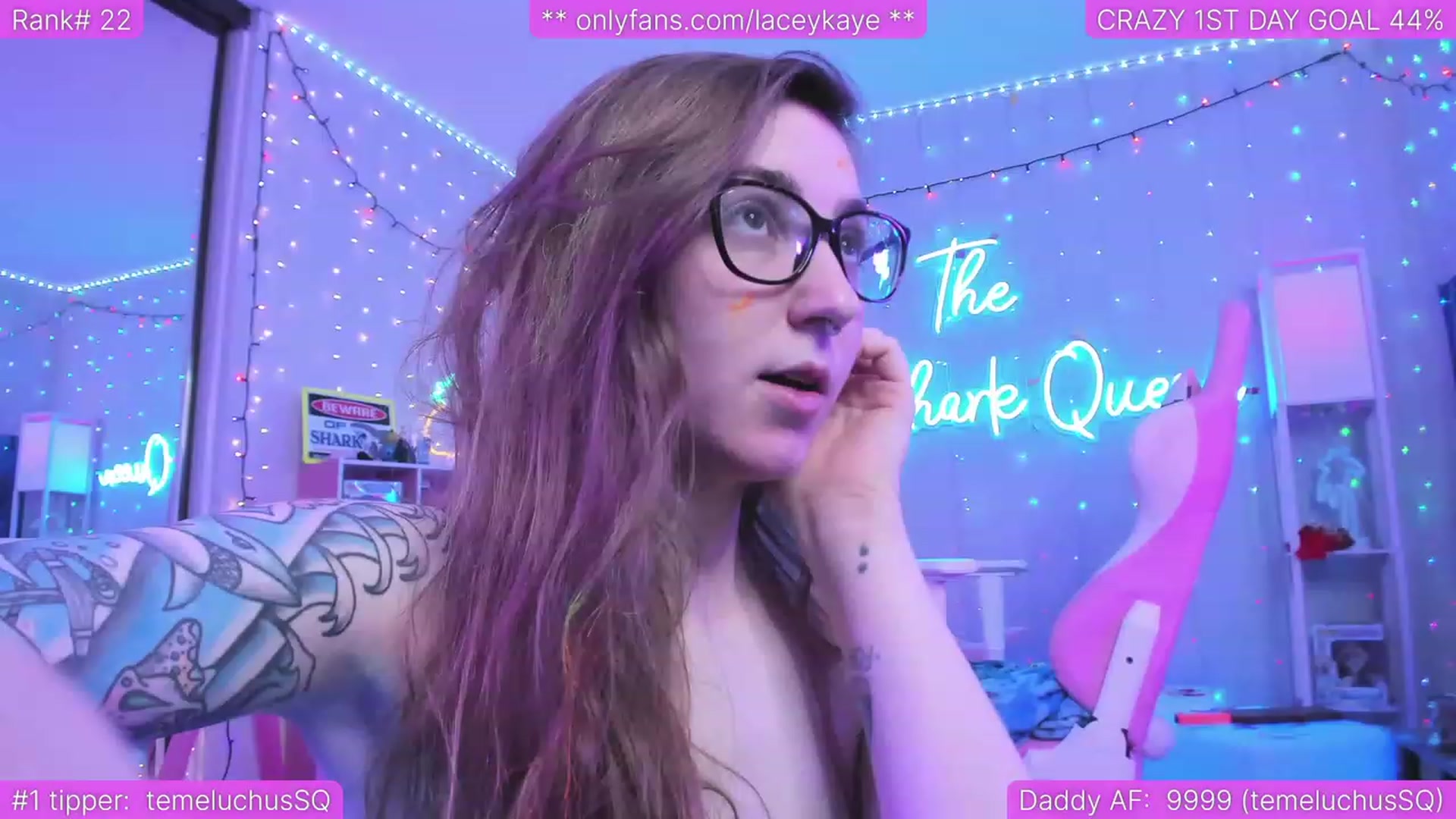 Gallery image thumbnail from TheSharkQueen's myfreecams stream on, 04/02/2023, 06:23 image 13 of 20