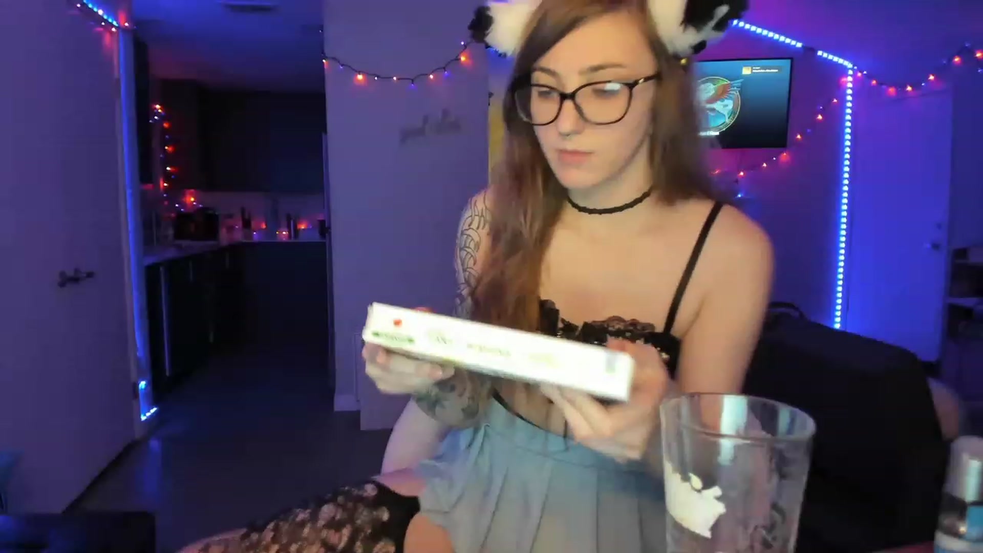 Gallery image thumbnail from TheSharkQueen's myfreecams stream on, 04/13/2023, 05:40 image 20 of 20