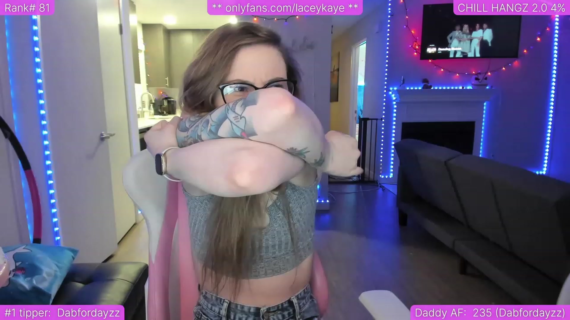 Gallery image thumbnail from TheSharkQueen's myfreecams stream on, 04/14/2023, 02:32 image 7 of 20