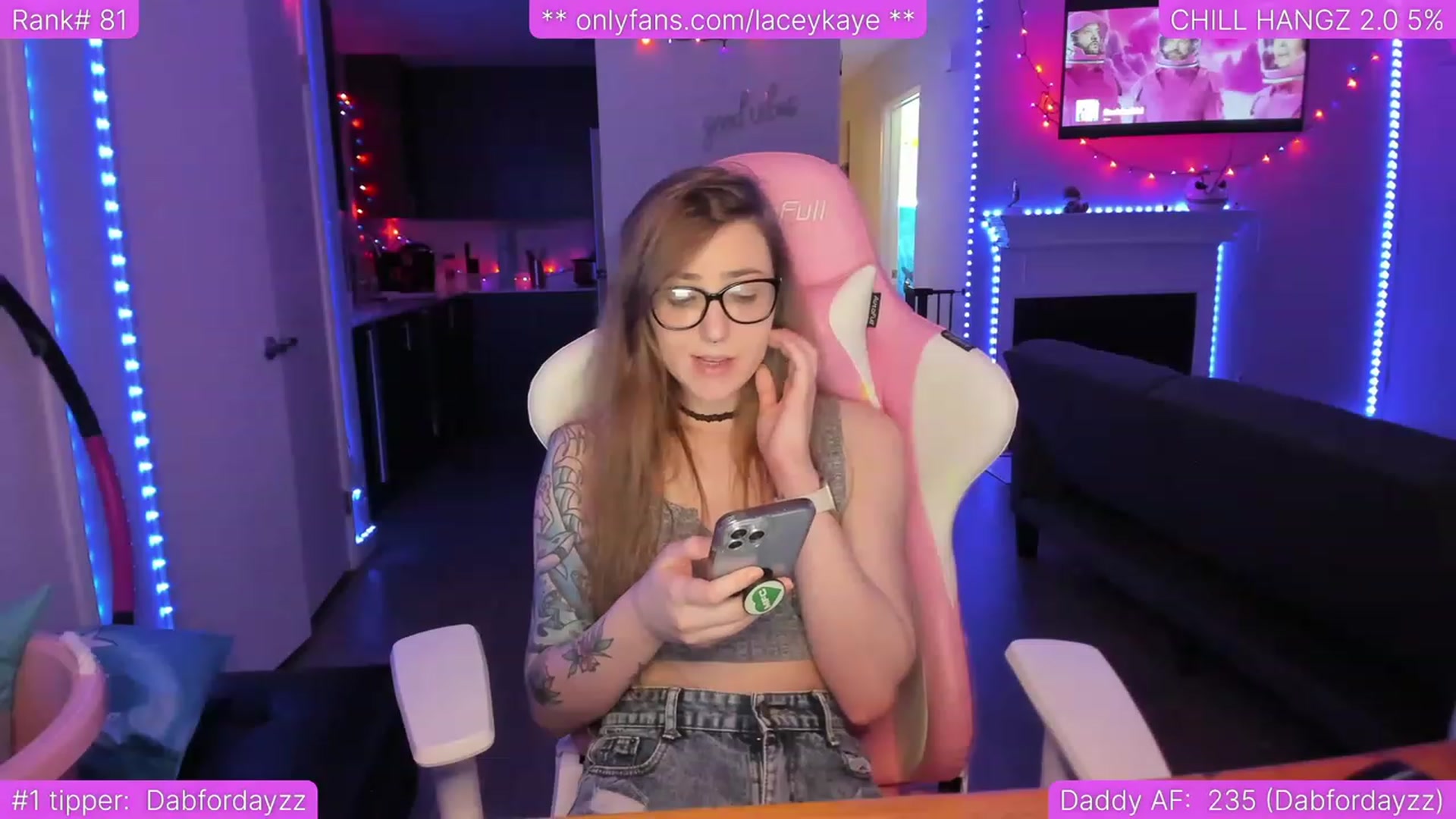 Gallery image thumbnail from TheSharkQueen's myfreecams stream on, 04/14/2023, 04:16 image 15 of 20