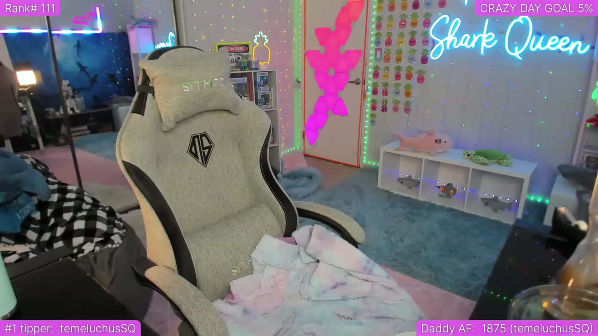 Gallery image thumbnail from TheSharkQueen's myfreecams stream on, 04/23/2023, 01:52 image 15 of 20