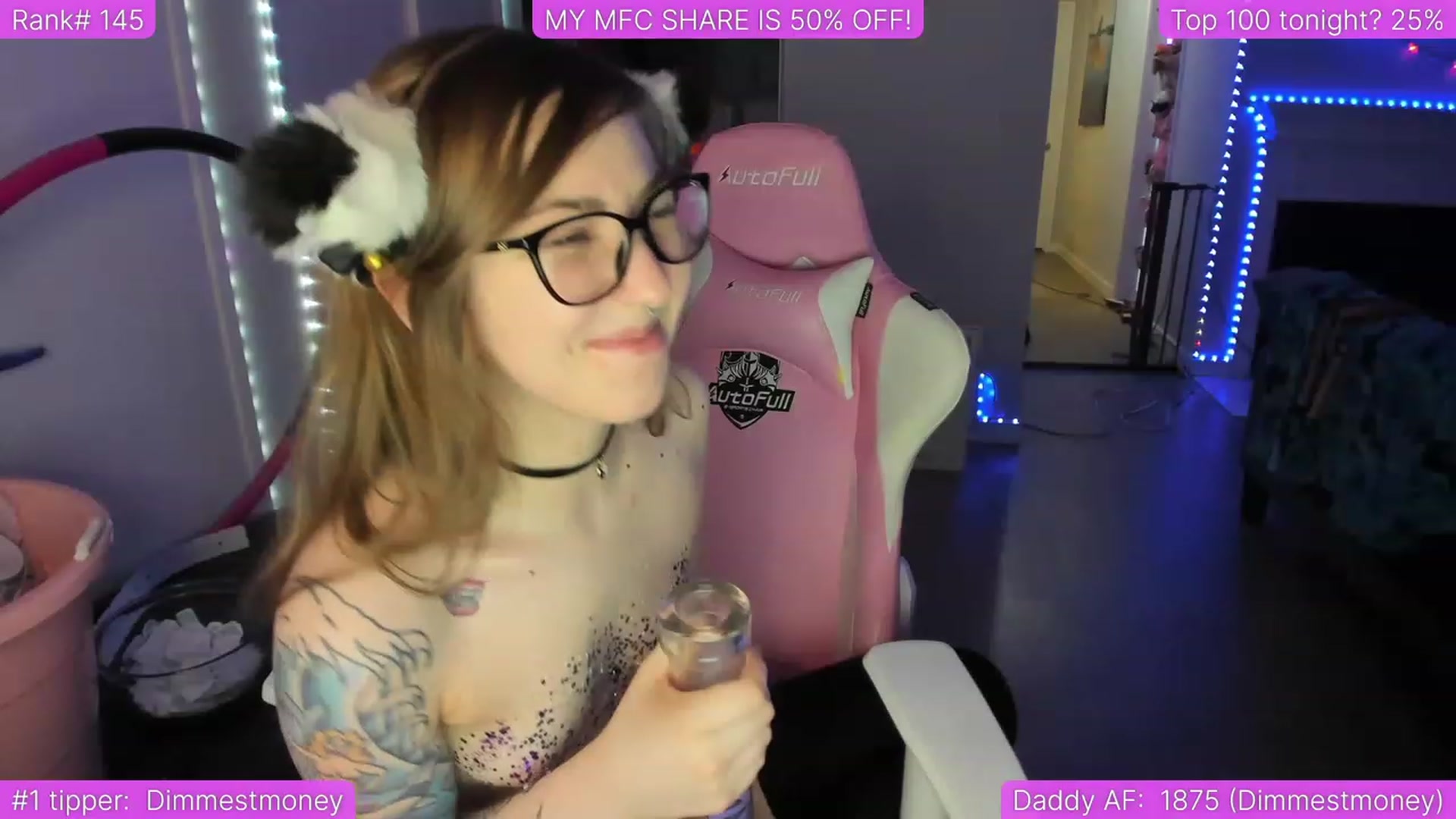 Gallery image thumbnail from TheSharkQueen's myfreecams stream on, 04/29/2023, 06:14 image 14 of 20