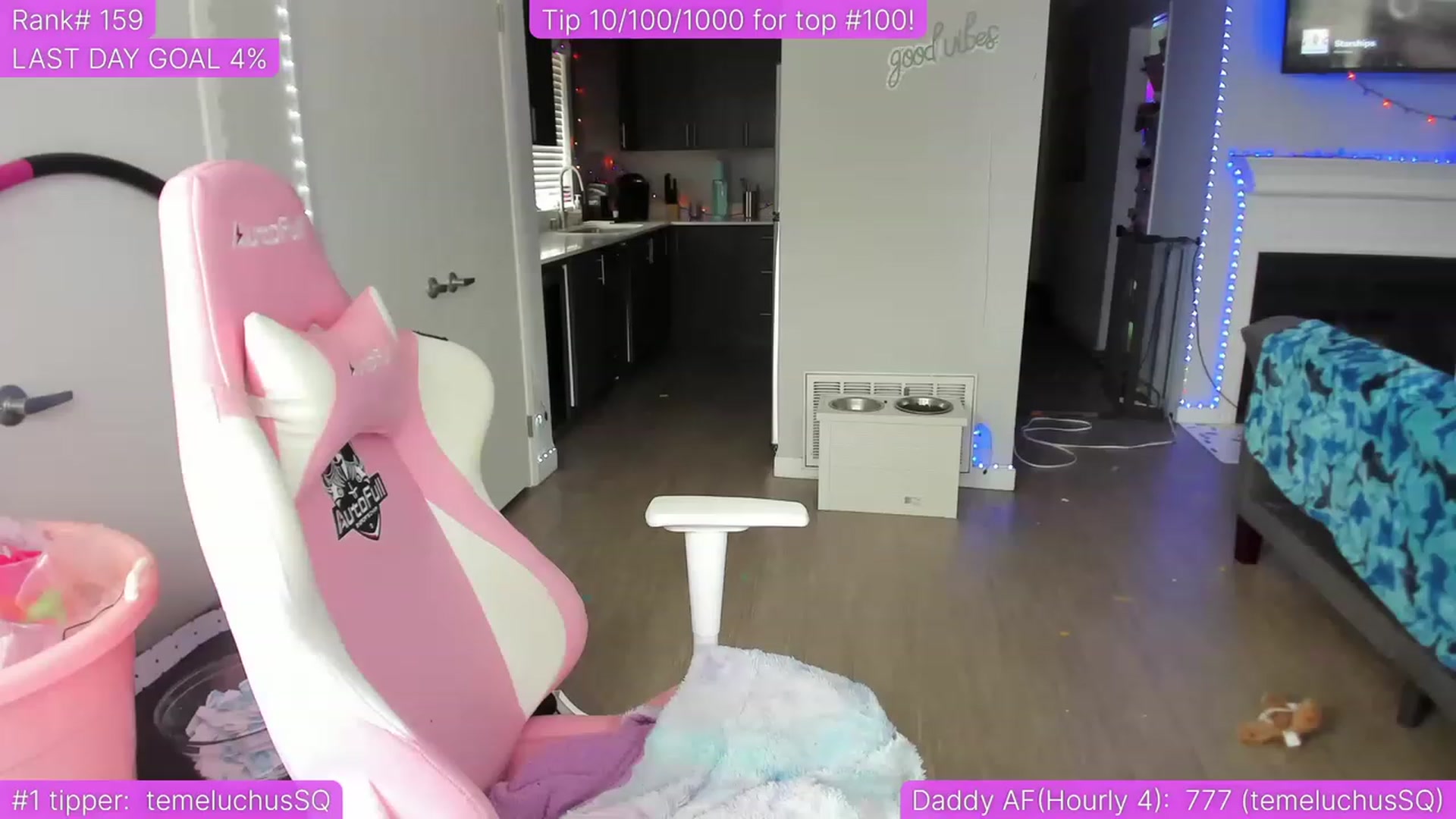 Gallery image thumbnail from TheSharkQueen's myfreecams stream on, 04/30/2023, 23:24 image 14 of 20