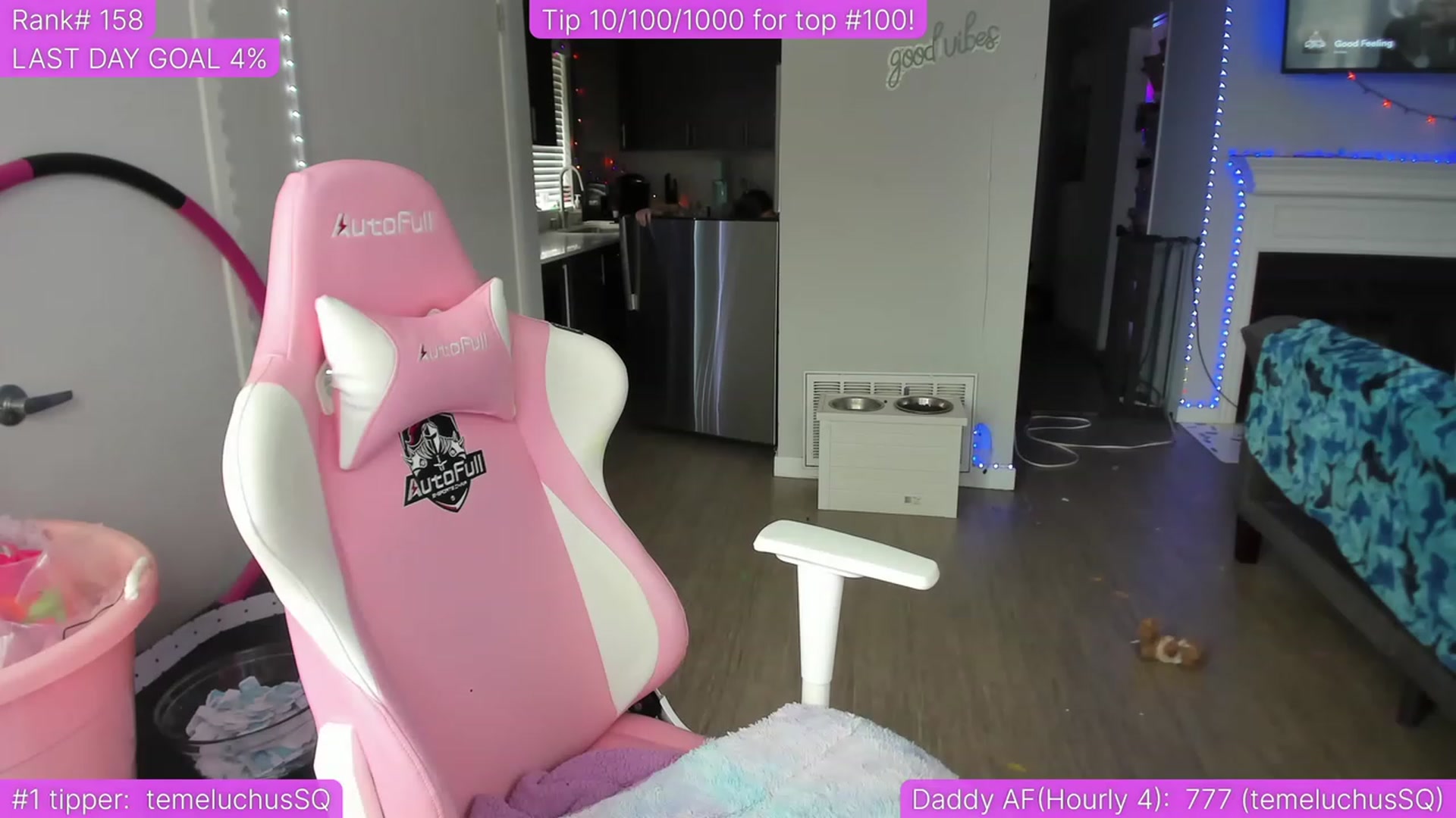 Gallery image thumbnail from TheSharkQueen's myfreecams stream on, 04/30/2023, 23:24 image 13 of 20