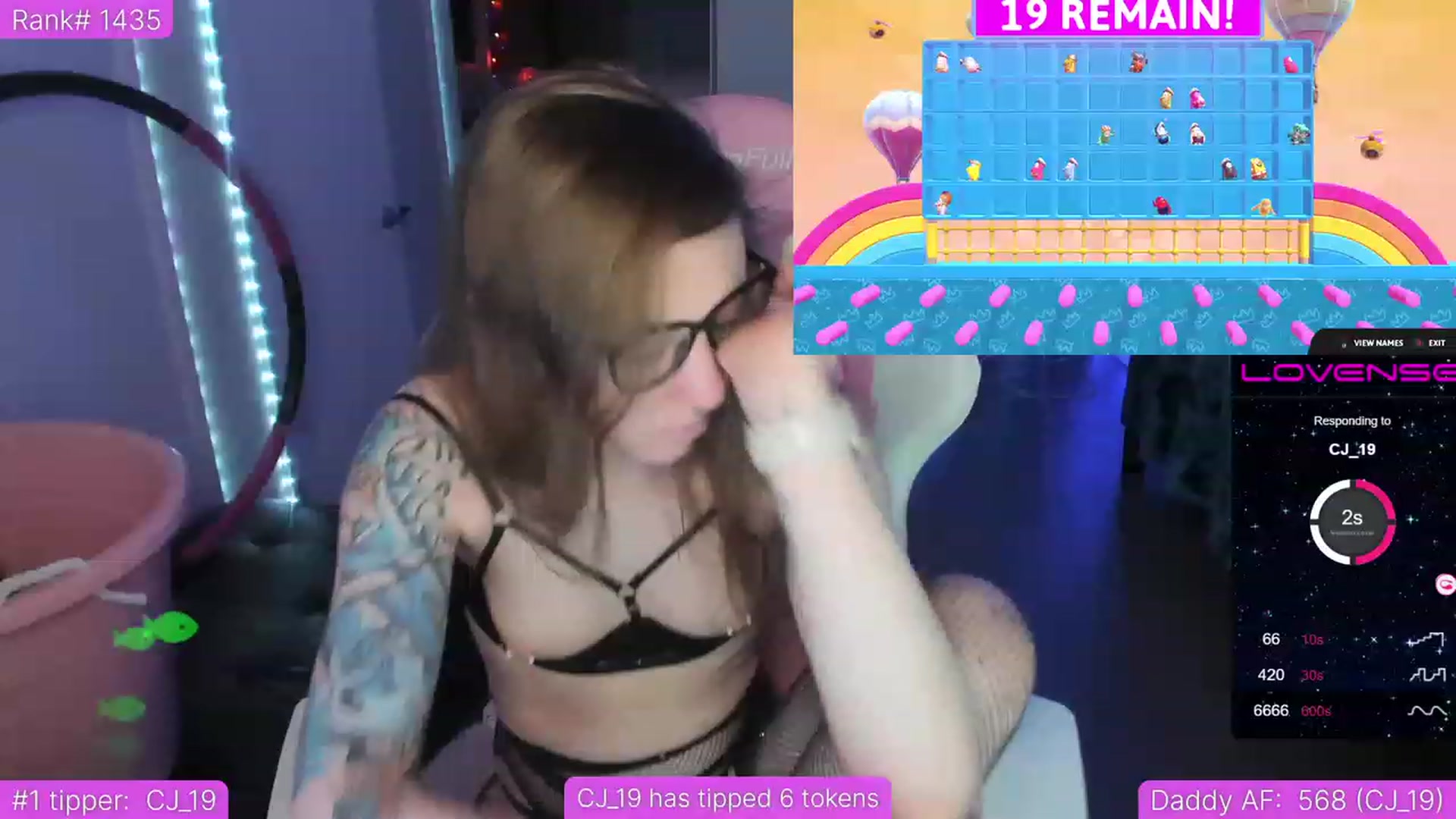 Gallery image thumbnail from TheSharkQueen's myfreecams stream on, 05/06/2023, 05:15 image 16 of 20