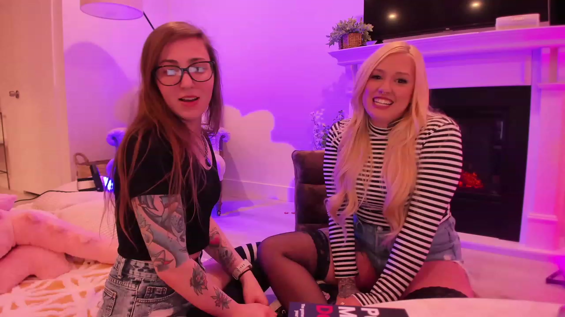 Gallery image thumbnail from TheSharkQueen's myfreecams stream on, 05/12/2023, 11:30 image 6 of 20
