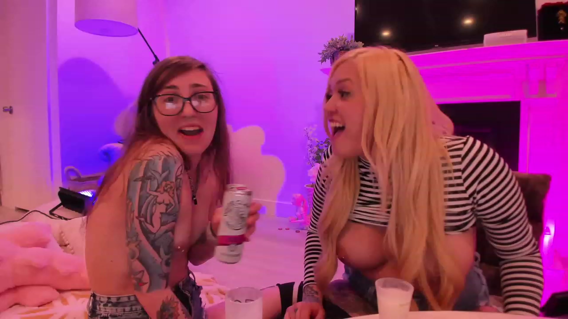 Gallery image thumbnail from TheSharkQueen's myfreecams stream on, 05/12/2023, 11:30 image 17 of 20