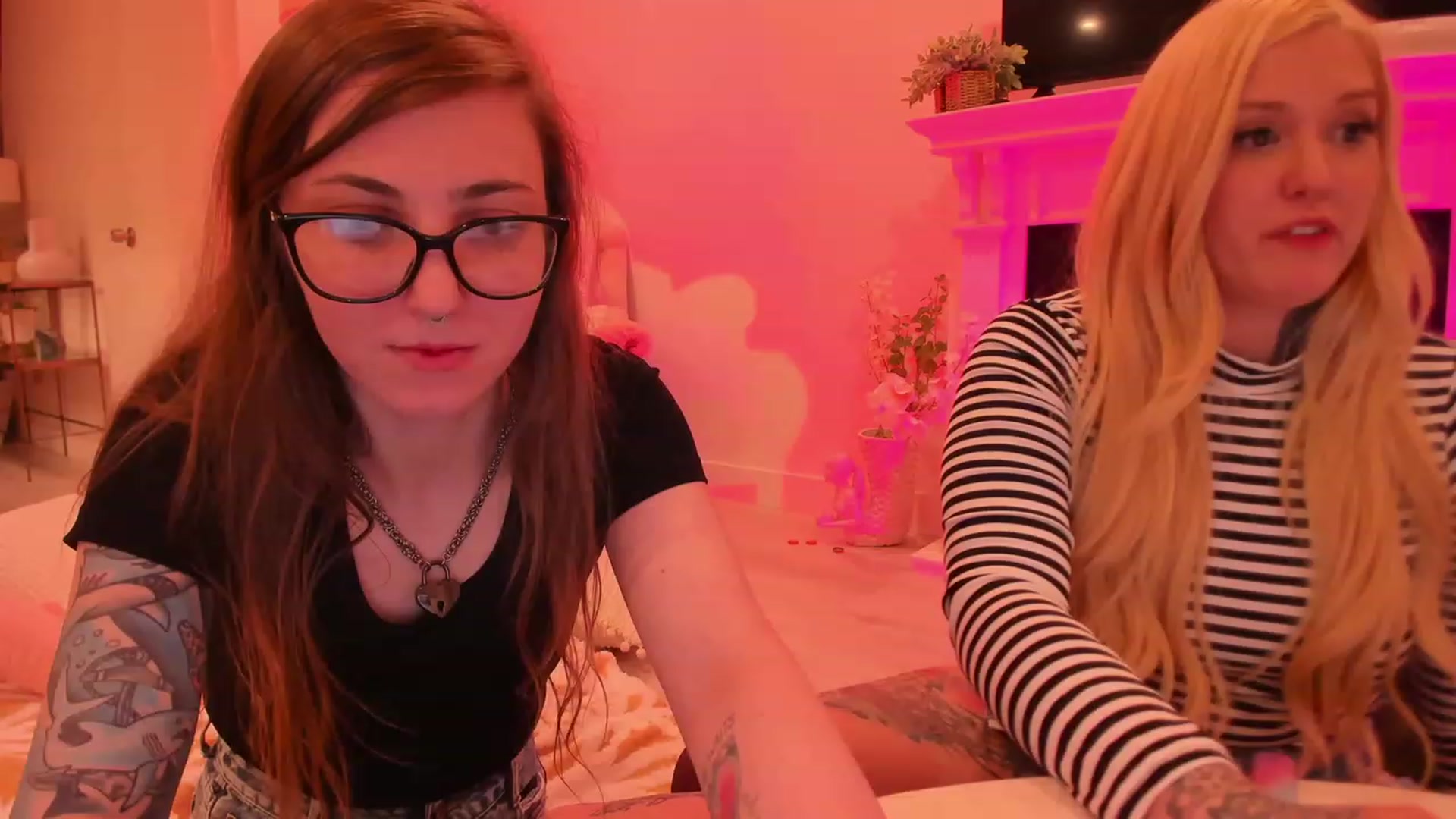 Gallery image thumbnail from TheSharkQueen's myfreecams stream on, 05/12/2023, 12:52 image 5 of 20