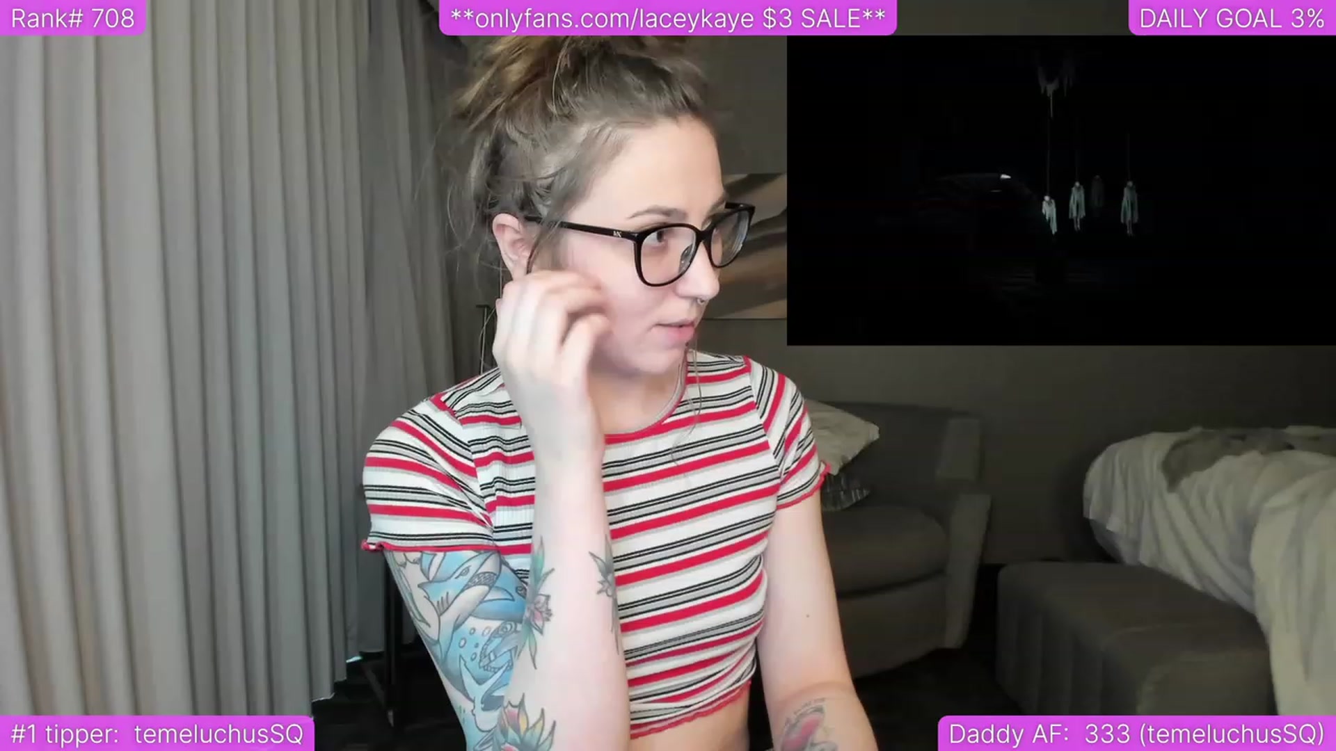 Gallery image thumbnail from TheSharkQueen's myfreecams stream on, 06/16/2023, 01:18 image 8 of 20