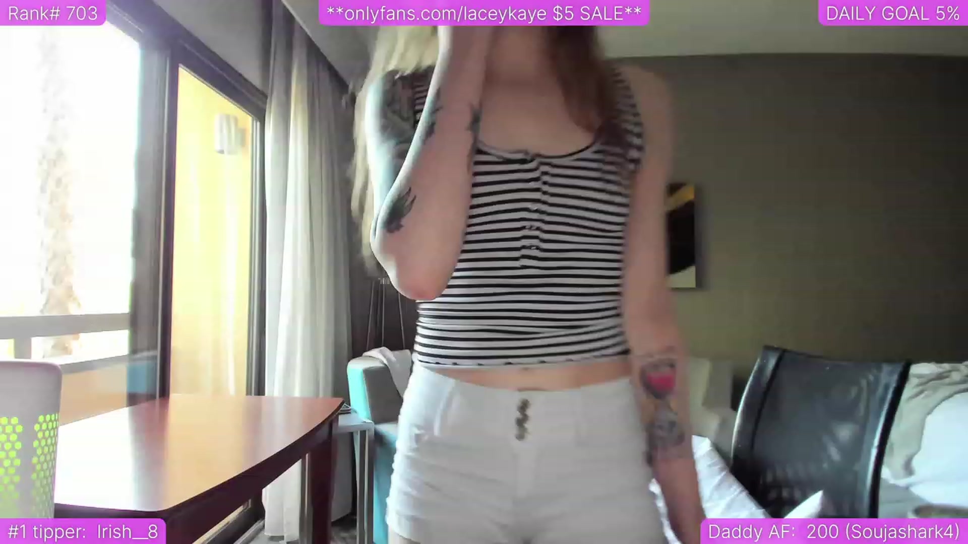 Gallery image thumbnail from TheSharkQueen's myfreecams stream on, 06/18/2023, 24:10 image 8 of 20