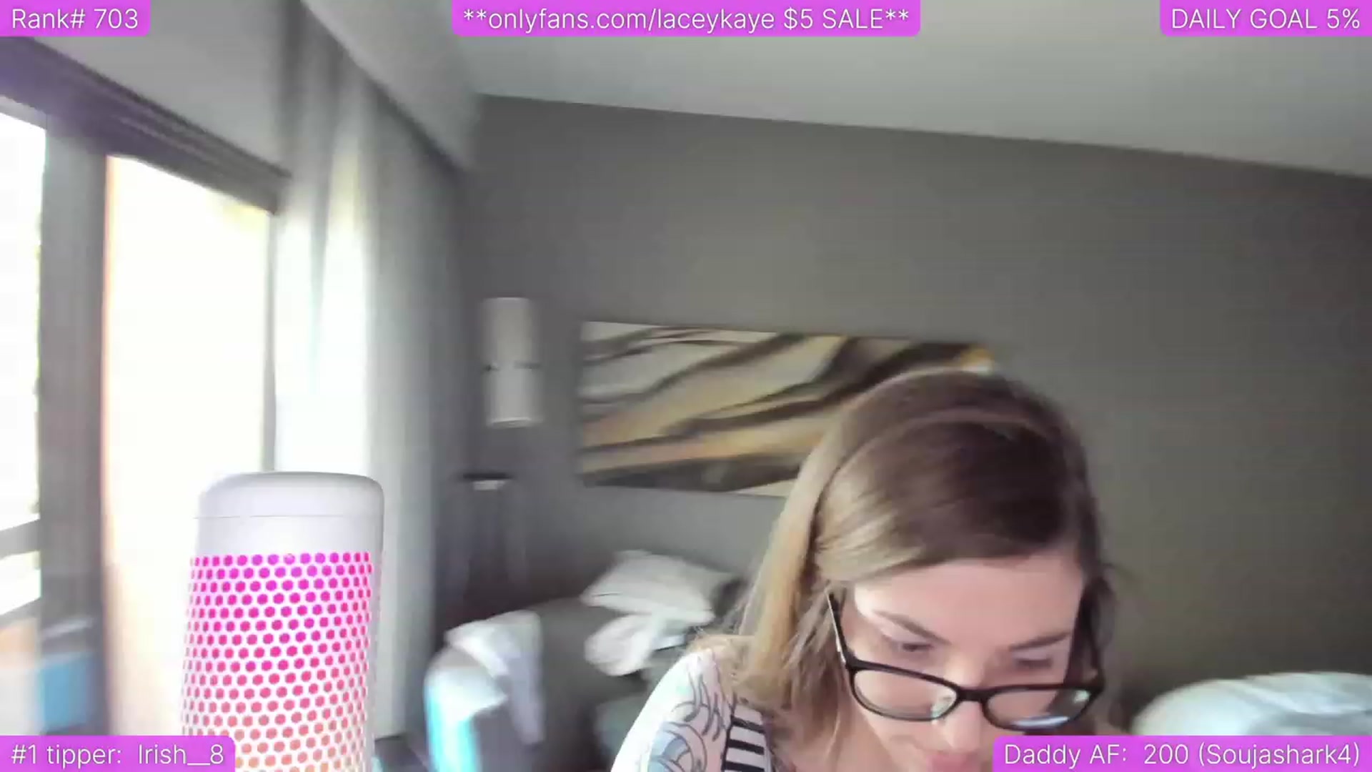 Gallery image thumbnail from TheSharkQueen's myfreecams stream on, 06/18/2023, 24:10 image 6 of 20