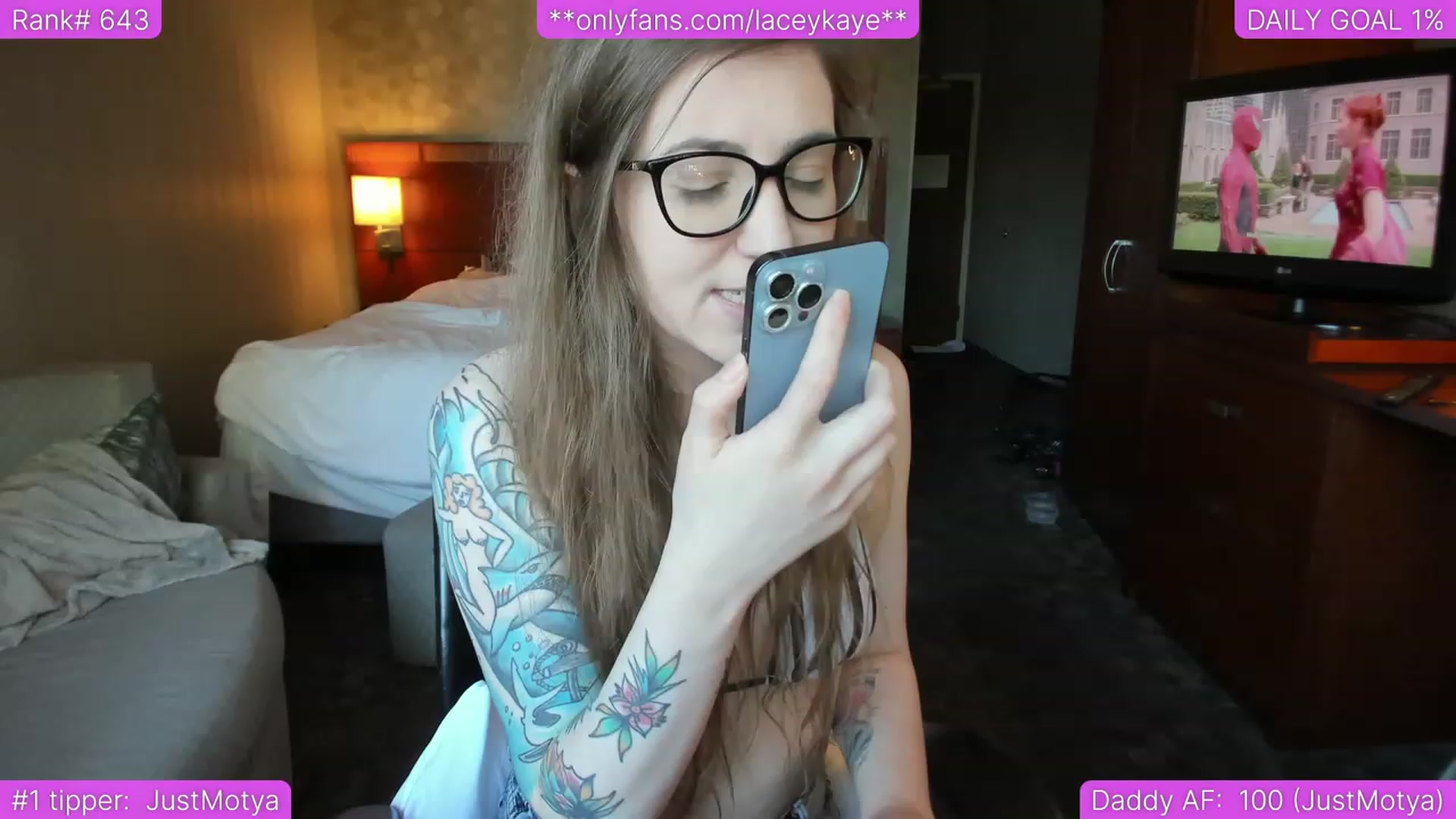 Gallery image thumbnail from TheSharkQueen's myfreecams stream on, 06/21/2023, 24:27 image 12 of 20