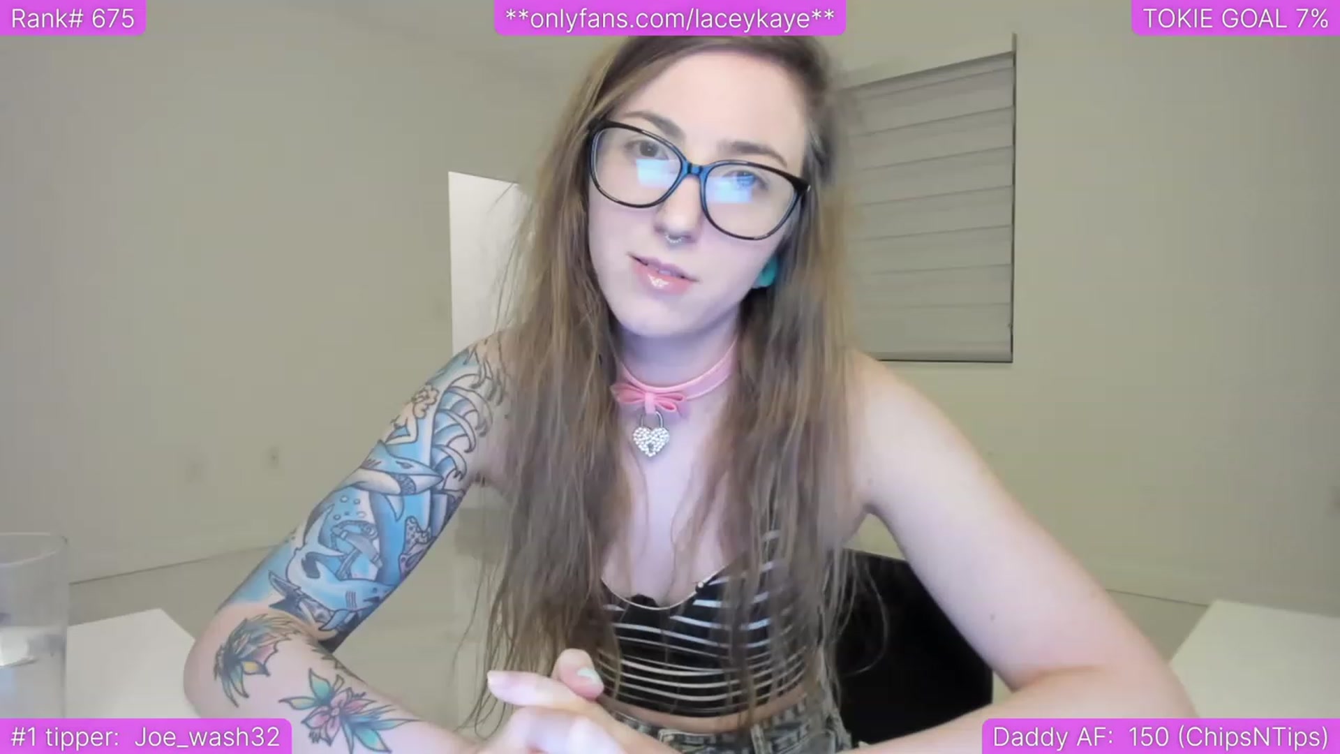 Gallery image thumbnail from TheSharkQueen's myfreecams stream on, 07/18/2023, 03:40 image 16 of 20