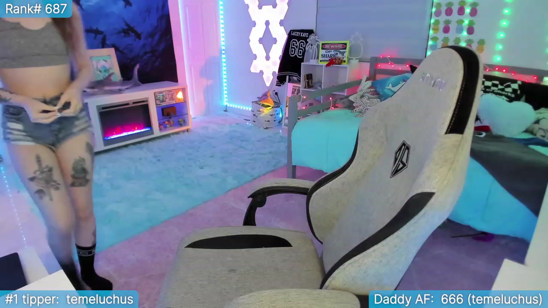 Gallery image thumbnail from TheSharkQueen's myfreecams stream on, 08/24/2023, 04:35 image 15 of 20