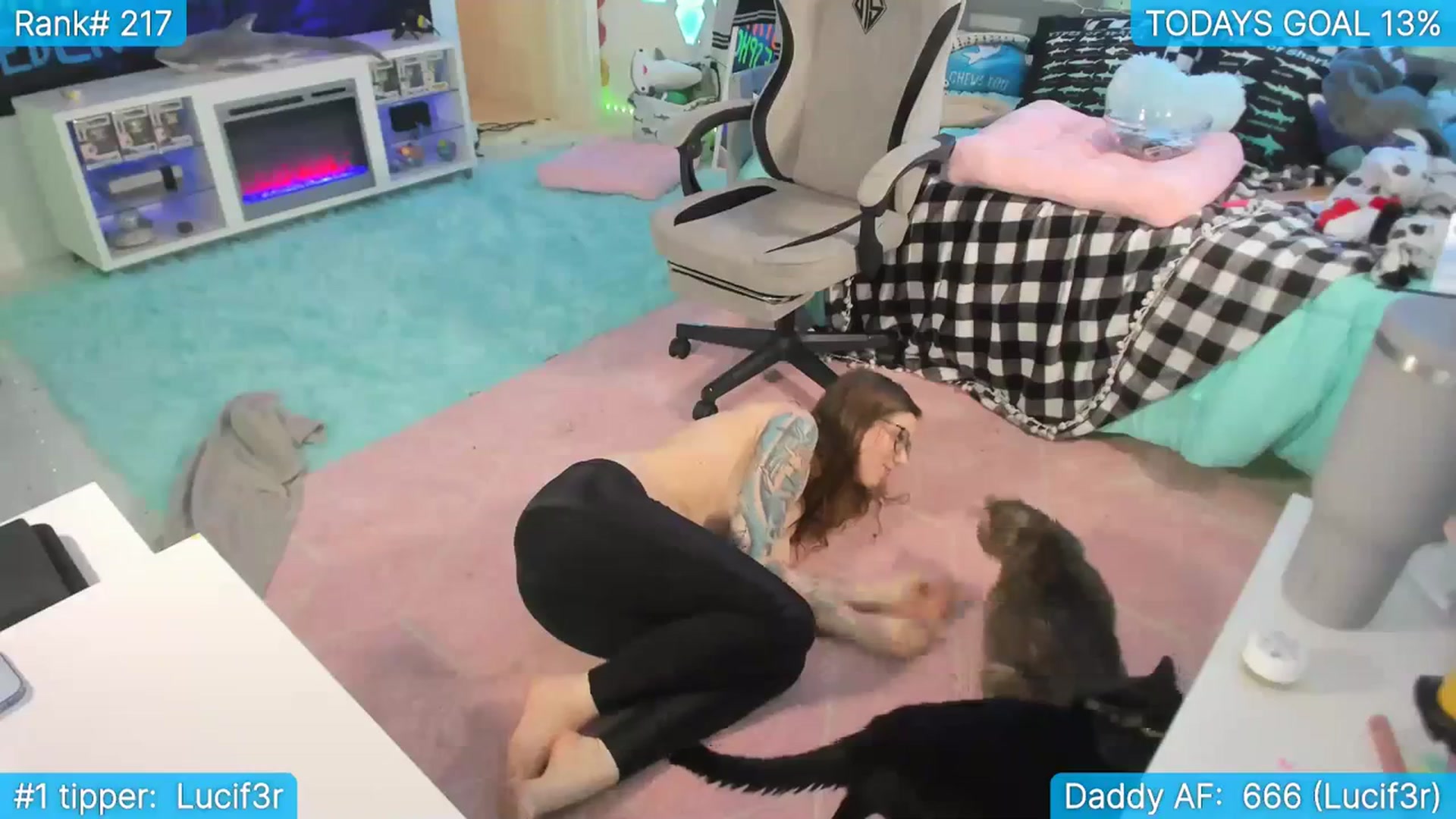 Gallery image thumbnail from TheSharkQueen's myfreecams stream on, 09/21/2023, 05:16 image 9 of 20