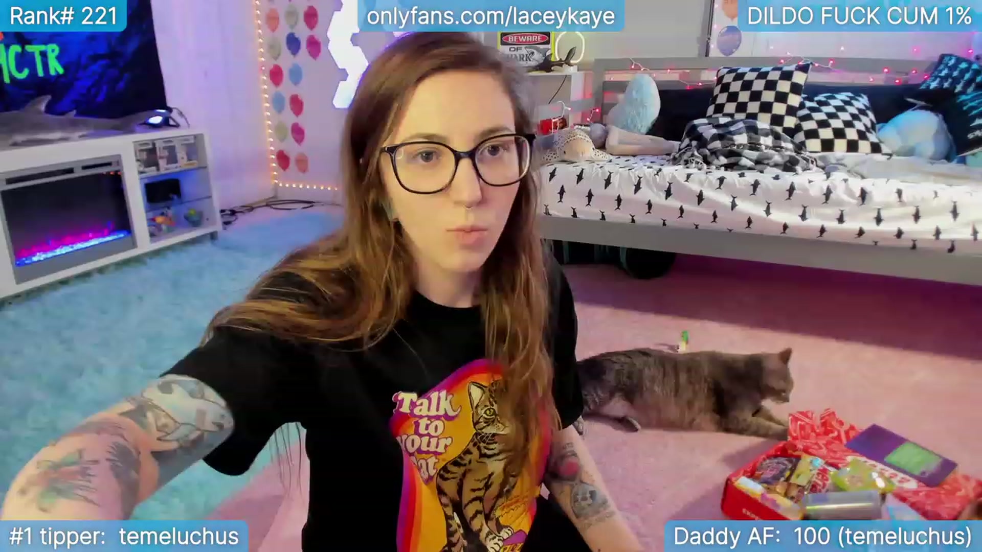 Gallery image thumbnail from TheSharkQueen's myfreecams stream on, 09/29/2023, 23:03 image 8 of 20