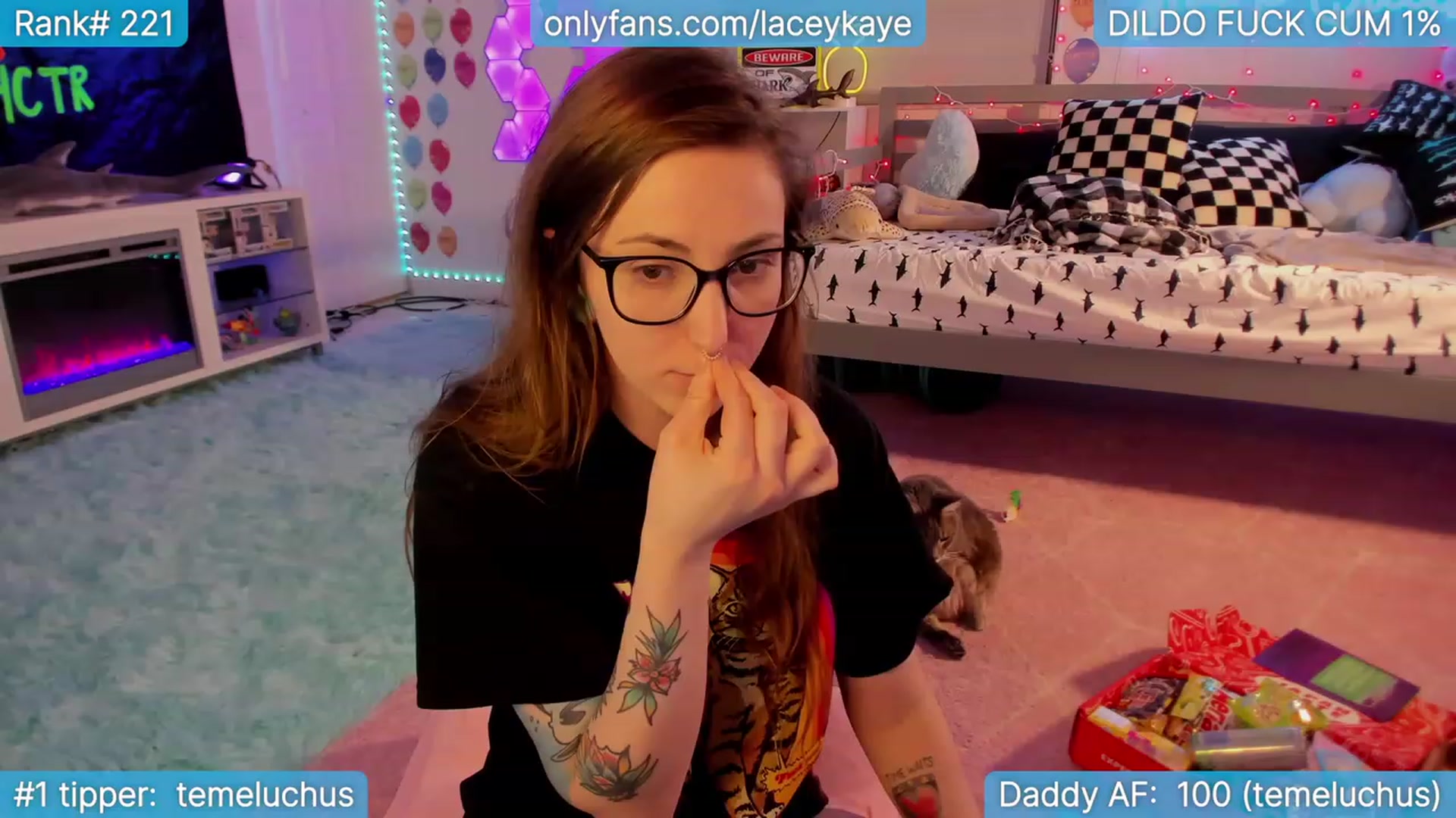 Gallery image thumbnail from TheSharkQueen's myfreecams stream on, 09/29/2023, 23:03 image 9 of 20