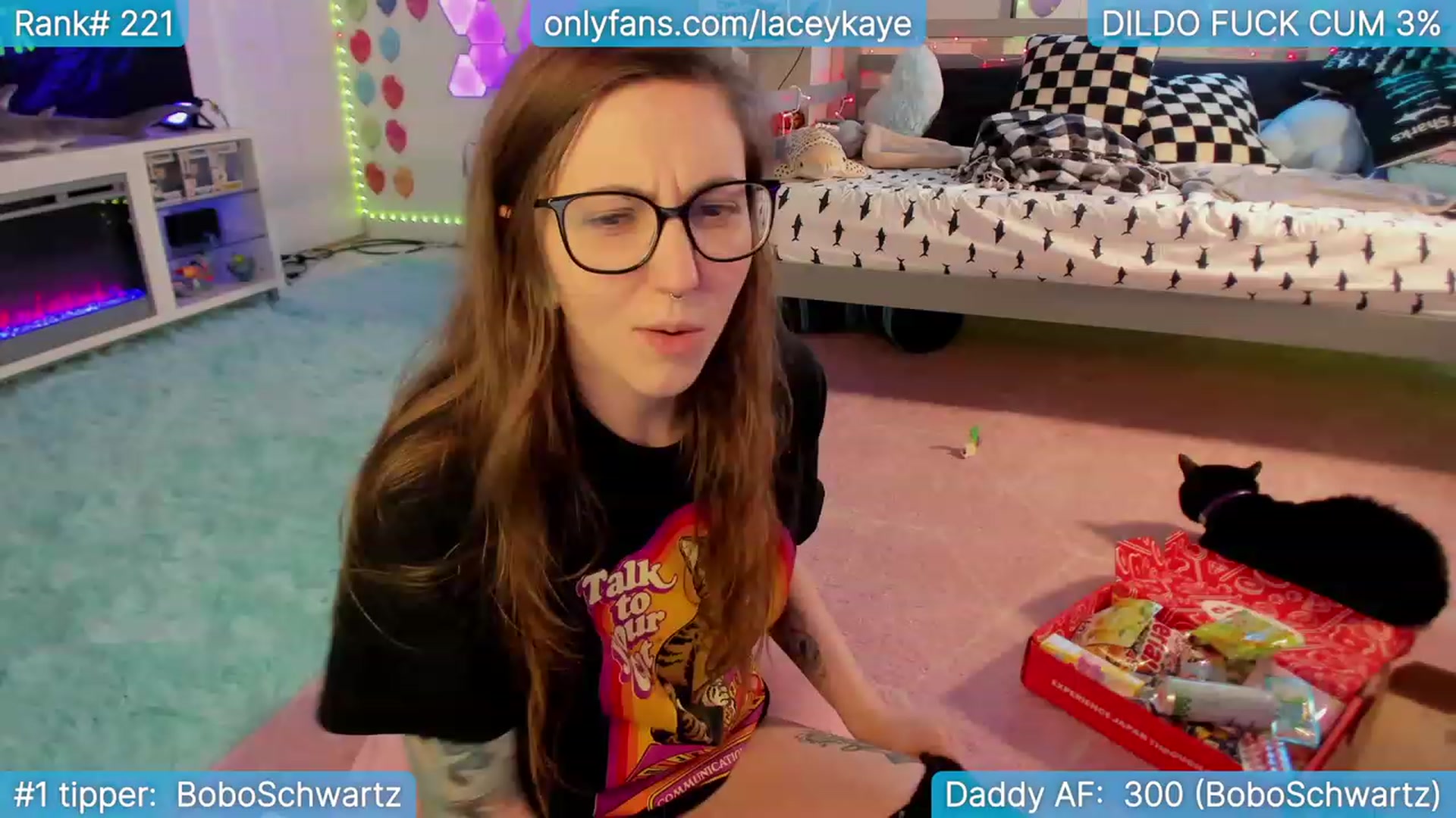 Gallery image thumbnail from TheSharkQueen's myfreecams stream on, 09/29/2023, 23:03 image 16 of 20