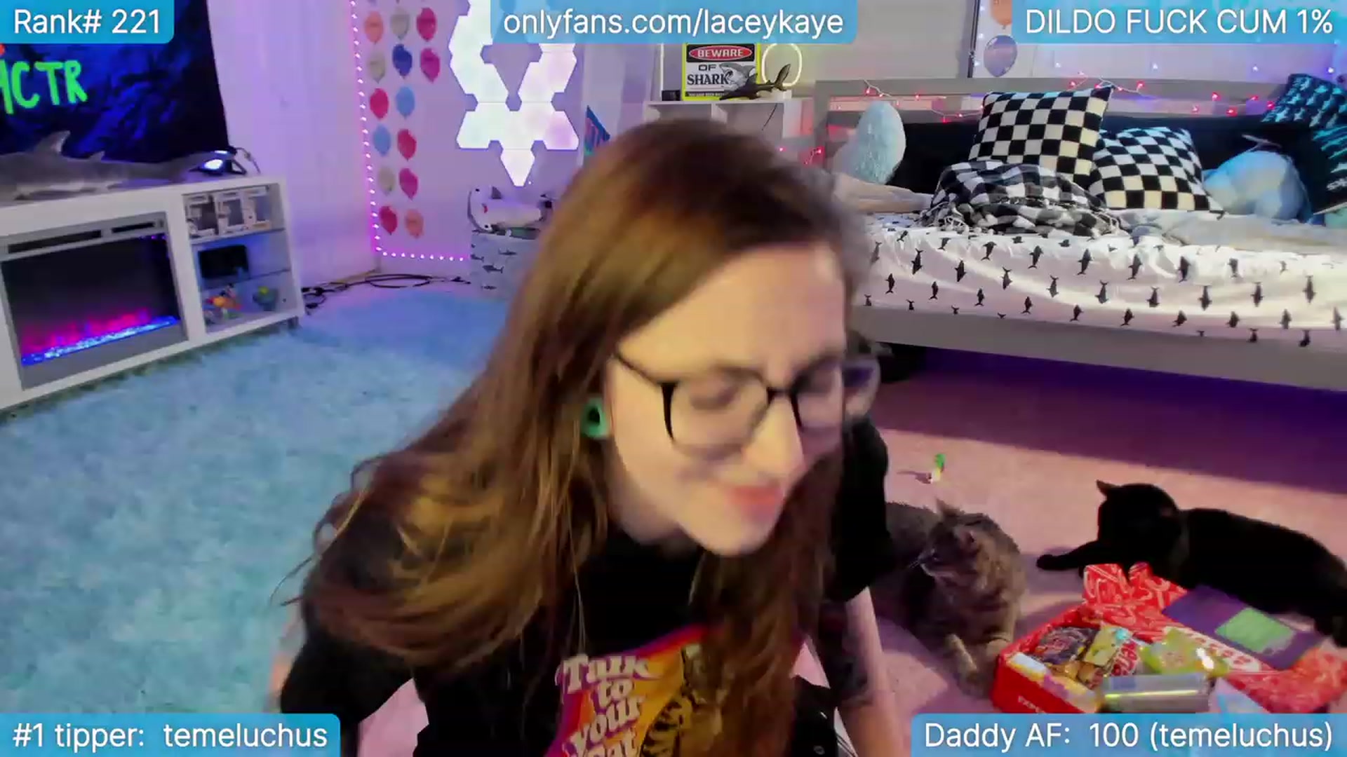 Gallery image thumbnail from TheSharkQueen's myfreecams stream on, 09/29/2023, 23:03 image 5 of 20