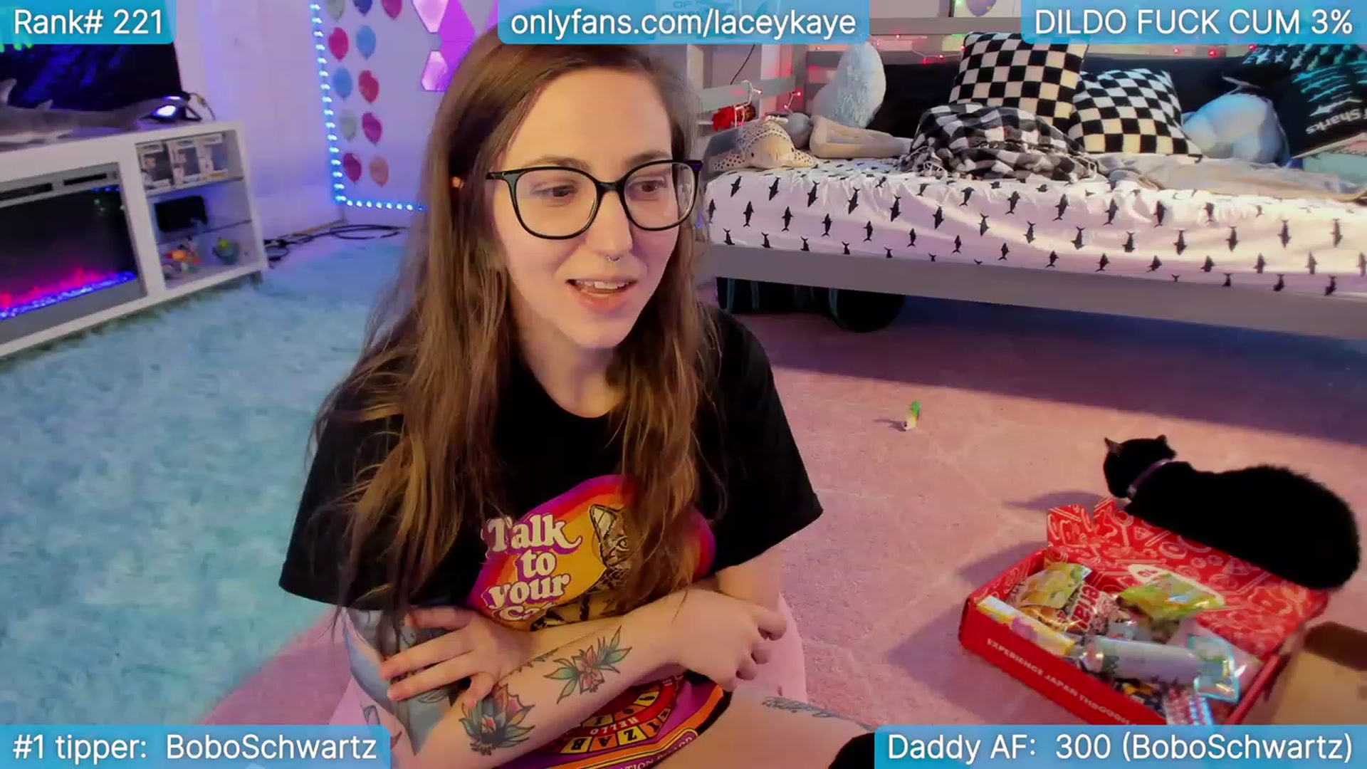 Gallery image thumbnail from TheSharkQueen's myfreecams stream on, 09/29/2023, 23:03 image 17 of 20