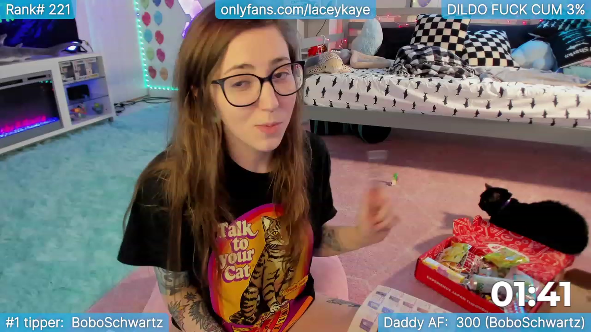 Gallery image thumbnail from TheSharkQueen's myfreecams stream on, 09/29/2023, 23:03 image 14 of 20