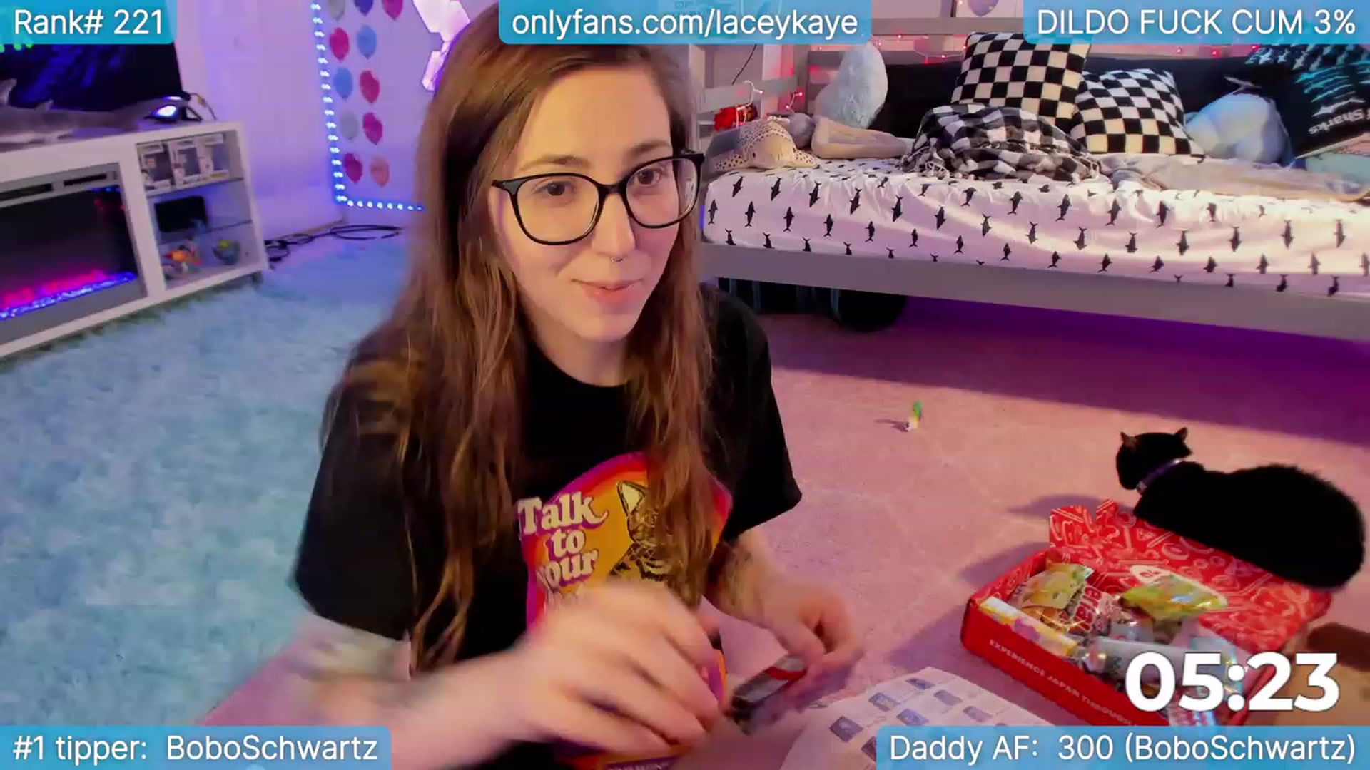 Gallery image thumbnail from TheSharkQueen's myfreecams stream on, 09/29/2023, 23:03 image 12 of 20