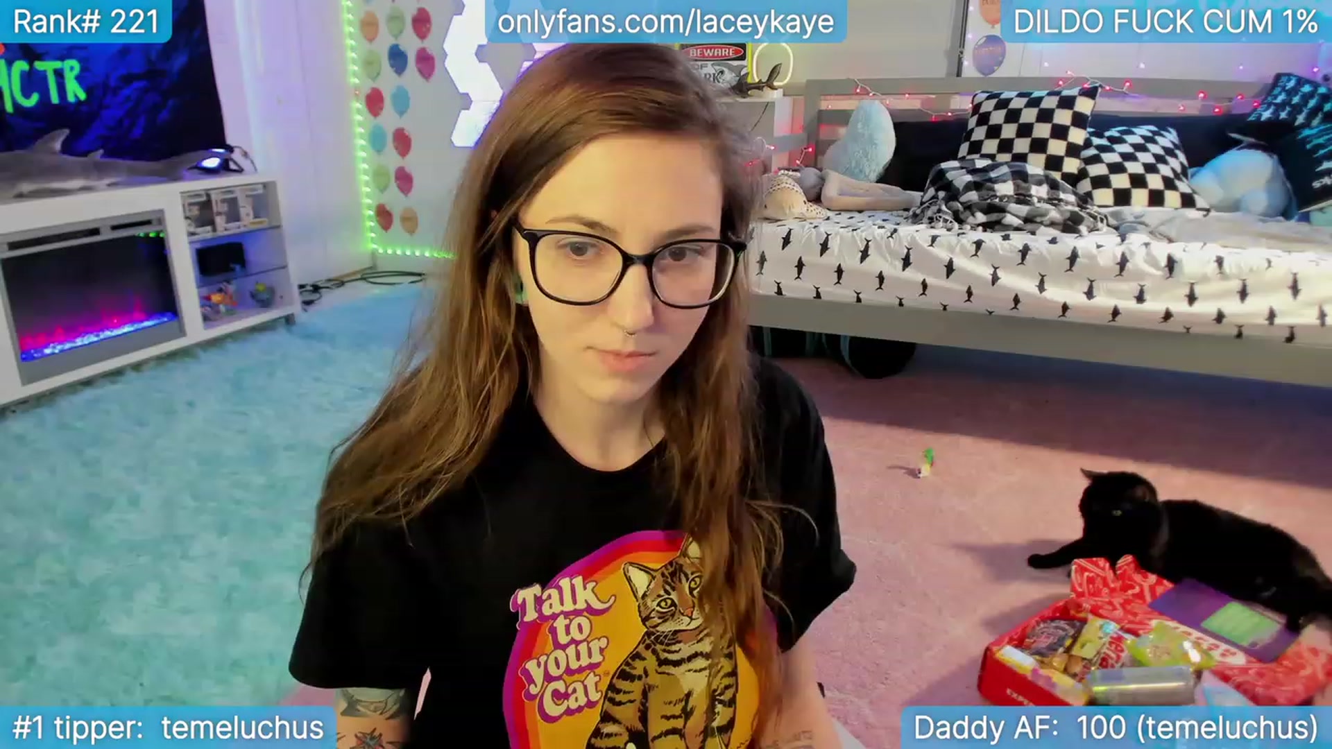 Gallery image thumbnail from TheSharkQueen's myfreecams stream on, 09/29/2023, 23:03 image 6 of 20