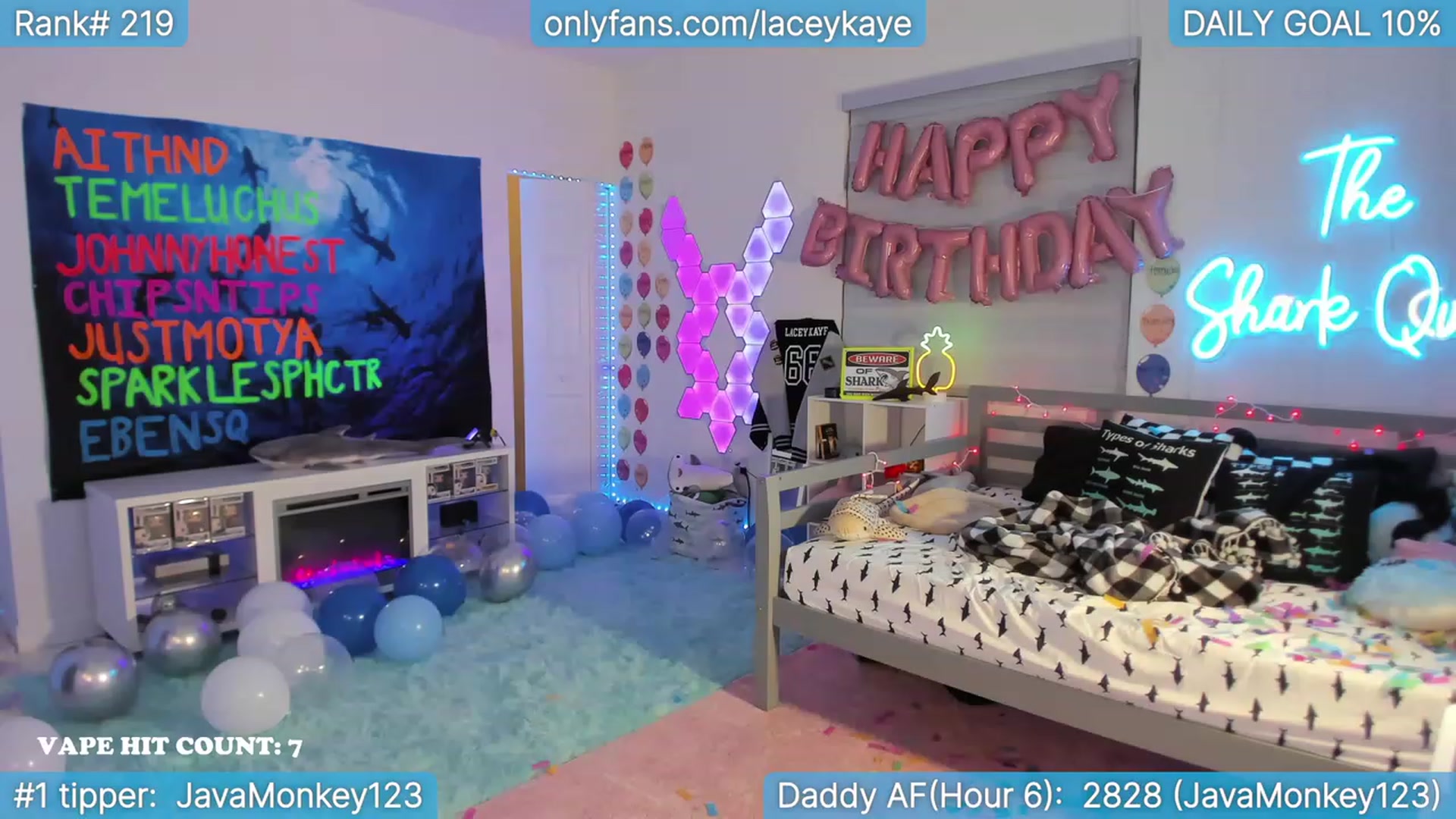 Gallery image thumbnail from TheSharkQueen's myfreecams stream on, 10/01/2023, 24:23 image 15 of 20