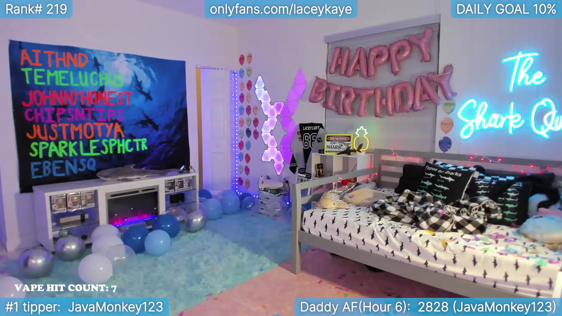 Gallery image thumbnail from TheSharkQueen's myfreecams stream on, 10/01/2023, 24:23 image 14 of 20
