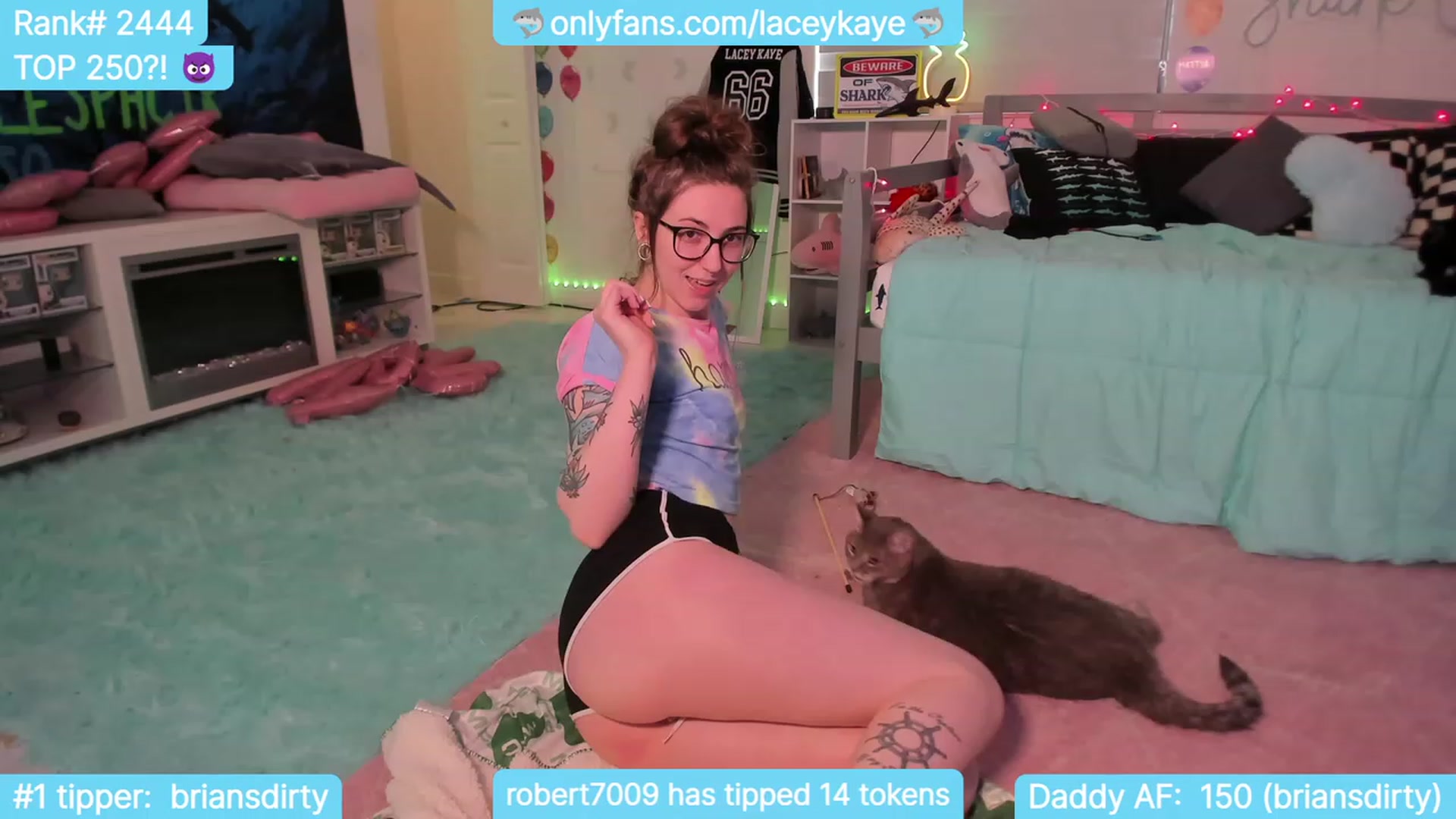 Gallery image thumbnail from TheSharkQueen's myfreecams stream on, 10/07/2023, 21:59 image 15 of 20