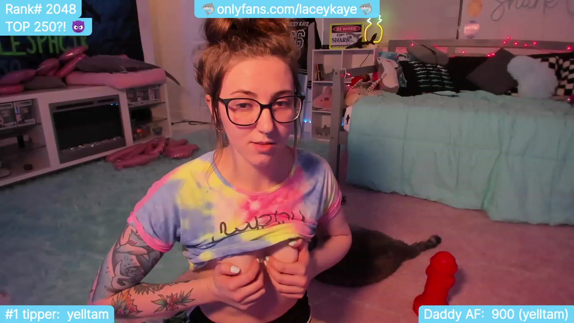 Gallery image thumbnail from TheSharkQueen's myfreecams stream on, 10/07/2023, 23:01 image 16 of 20