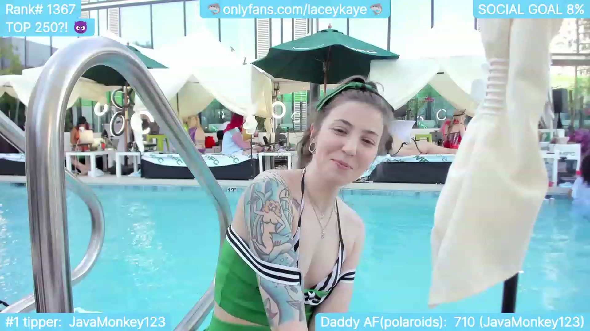 Gallery image thumbnail from TheSharkQueen's myfreecams stream on, 10/12/2023, 24:15 image 19 of 20