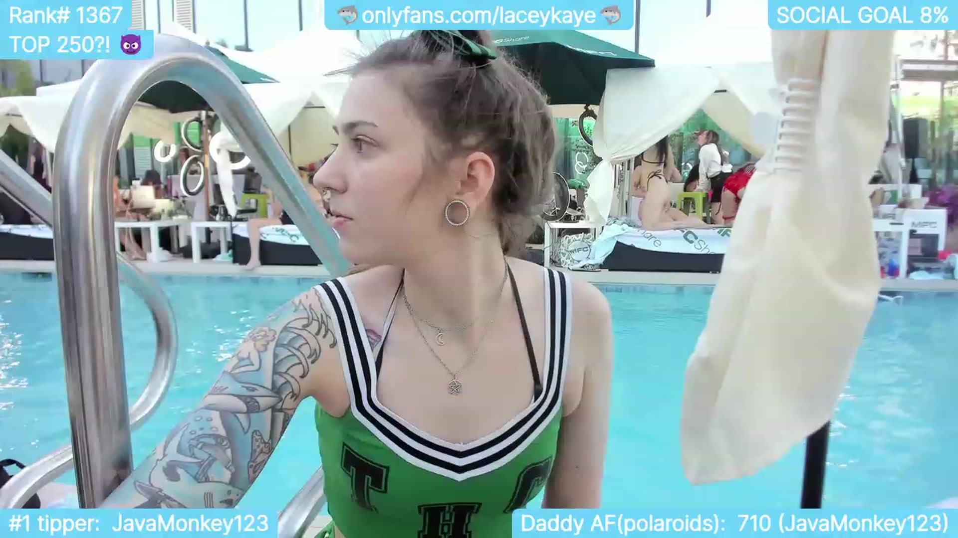 Gallery image thumbnail from TheSharkQueen's myfreecams stream on, 10/12/2023, 24:25 image 17 of 20