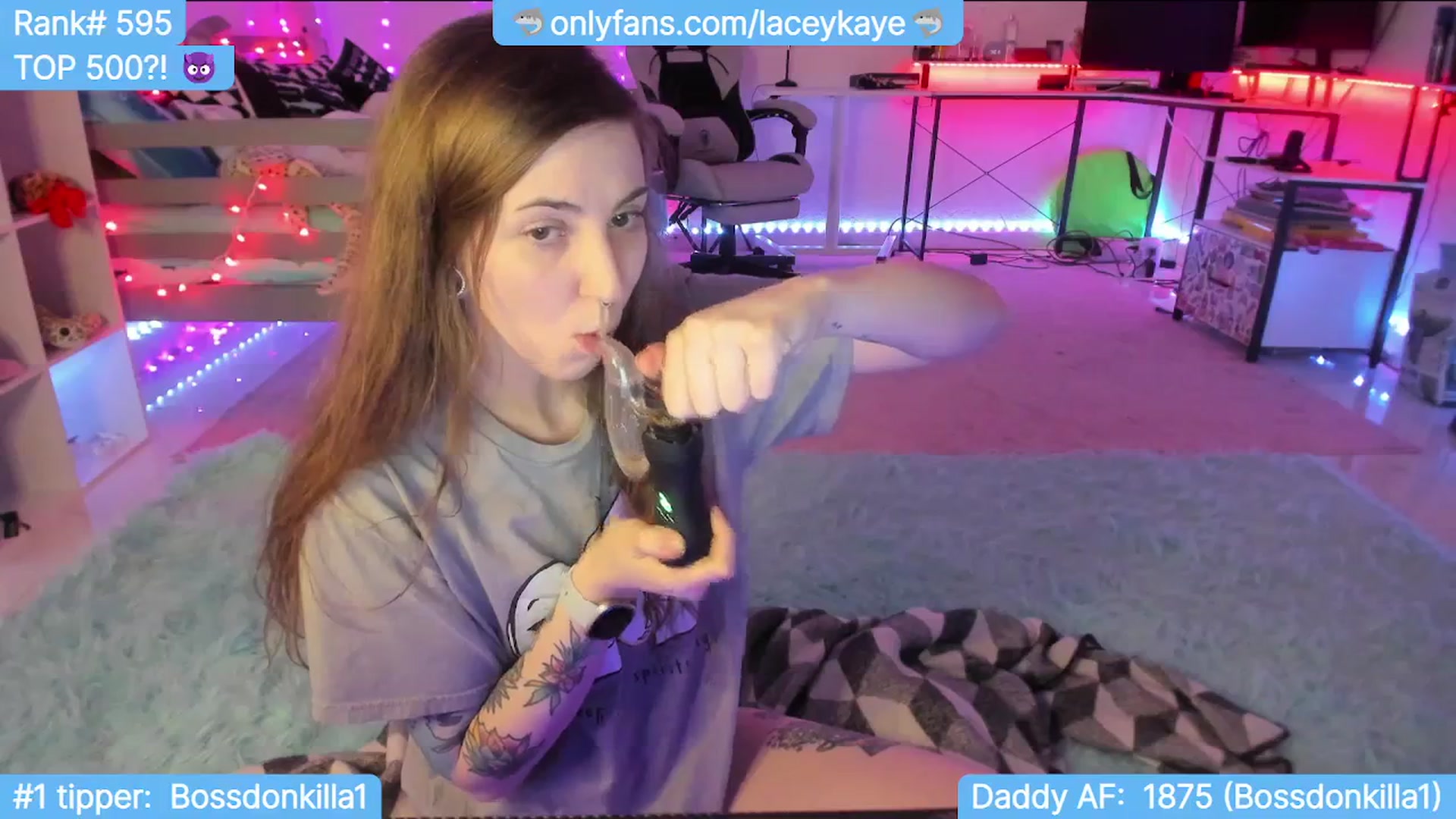 Gallery image thumbnail from TheSharkQueen's myfreecams stream on, 11/17/2023, 07:14 image 19 of 20