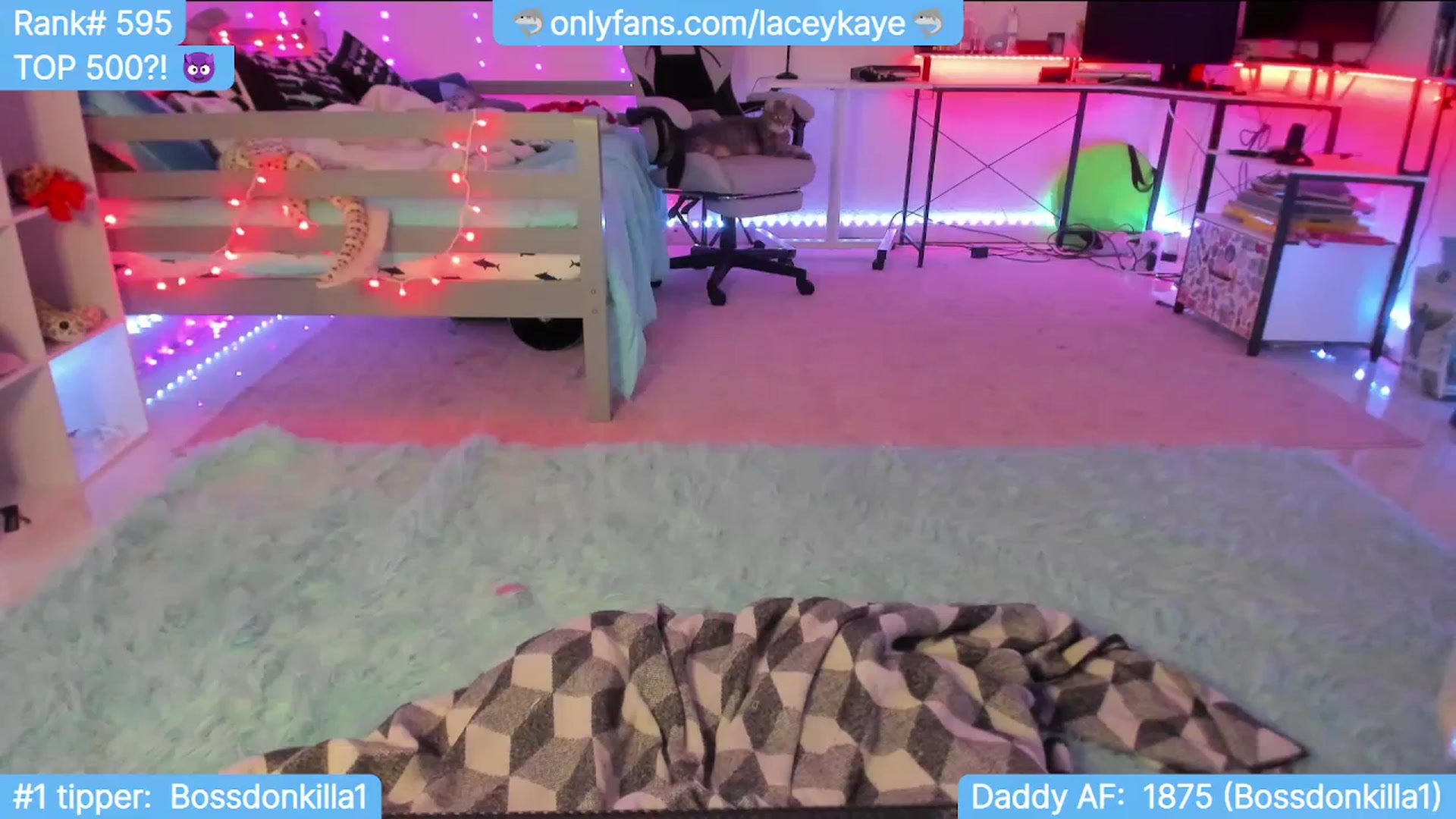 Gallery image thumbnail from TheSharkQueen's myfreecams stream on, 11/17/2023, 07:14 image 14 of 20