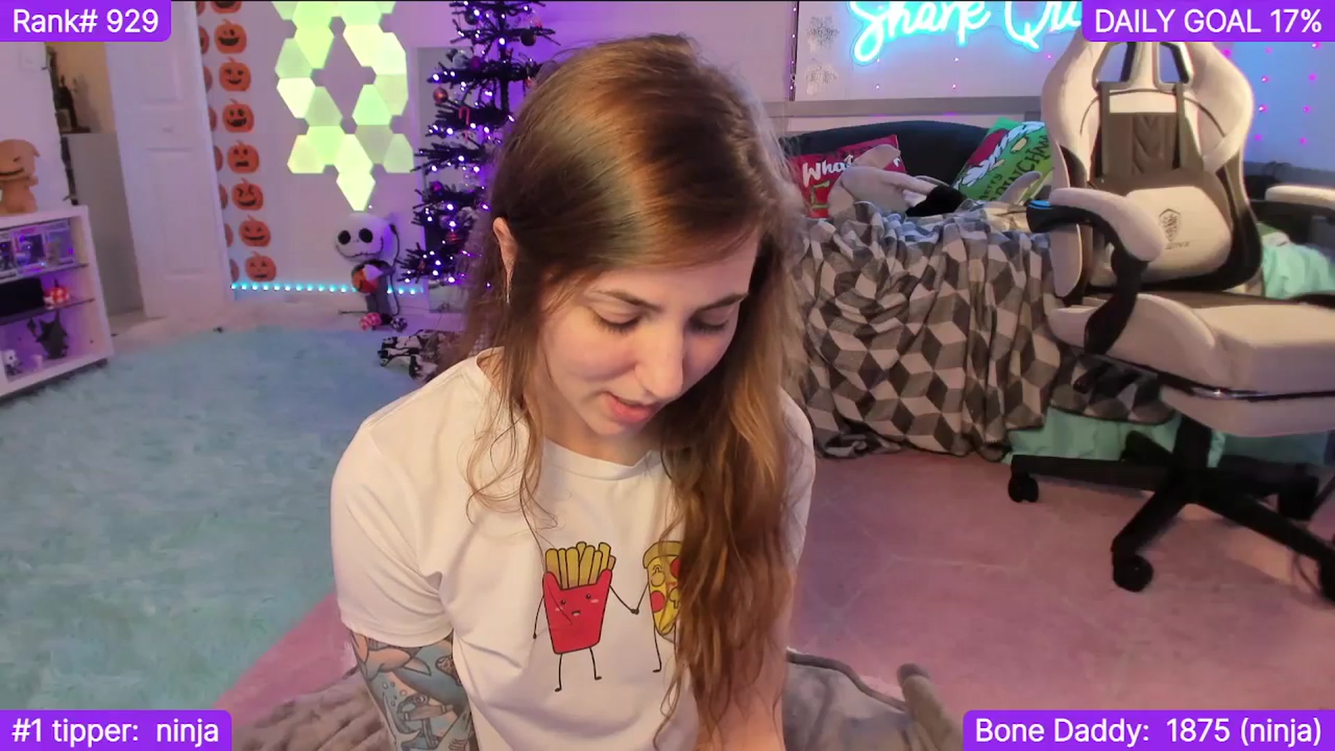 Gallery image thumbnail from TheSharkQueen's myfreecams stream on, 12/15/2023, 07:18 image 15 of 20