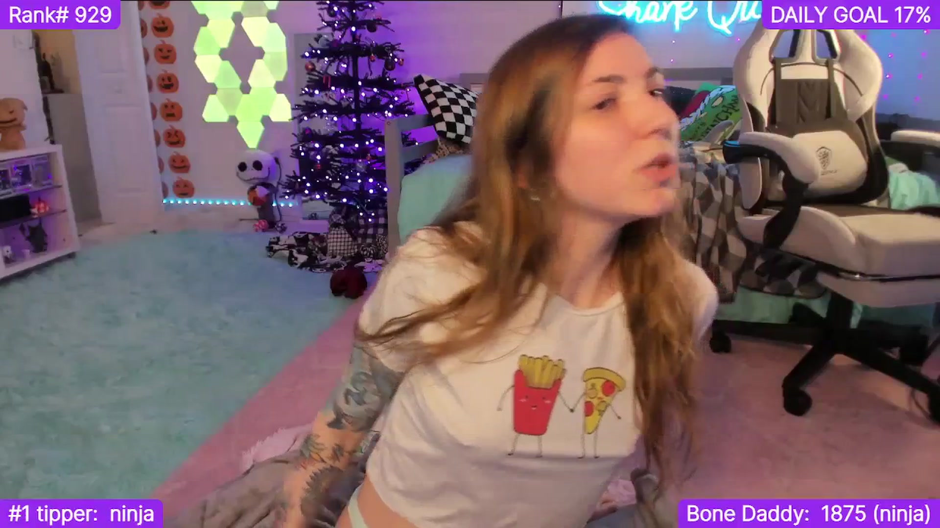 Gallery image thumbnail from TheSharkQueen's myfreecams stream on, 12/15/2023, 07:18 image 17 of 20