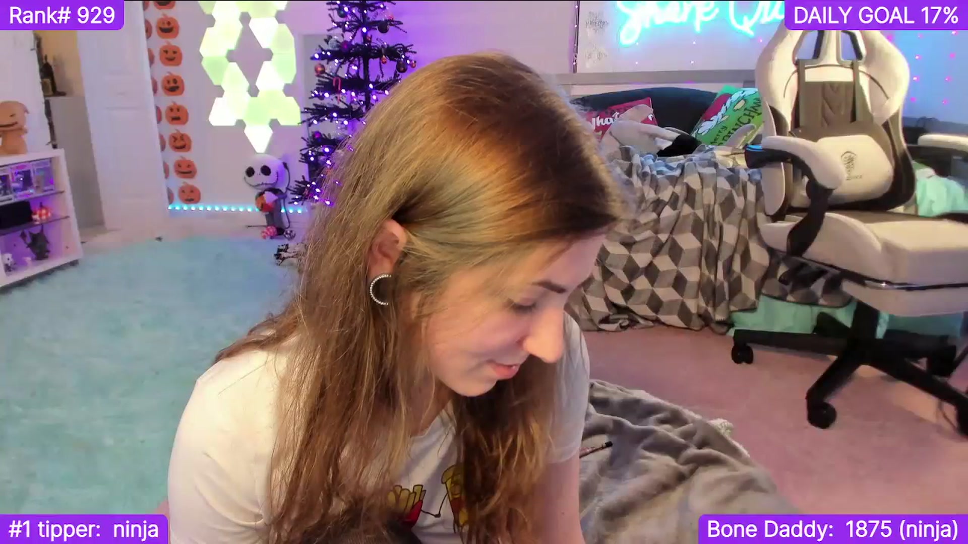 Gallery image thumbnail from TheSharkQueen's myfreecams stream on, 12/15/2023, 07:18 image 18 of 20