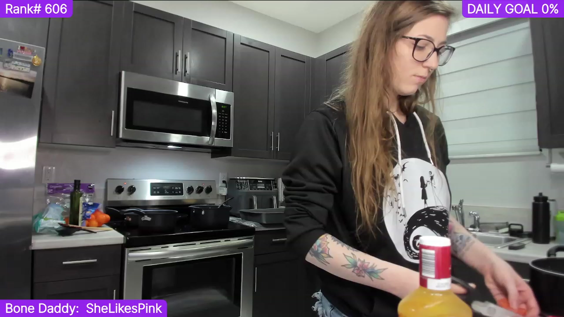 Gallery image thumbnail from TheSharkQueen's myfreecams stream on, 12/24/2023, 01:43 image 2 of 20