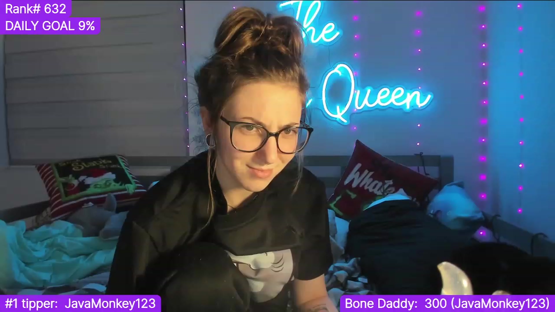 Gallery image thumbnail from TheSharkQueen's myfreecams stream on, 12/27/2023, 05:21 image 15 of 20