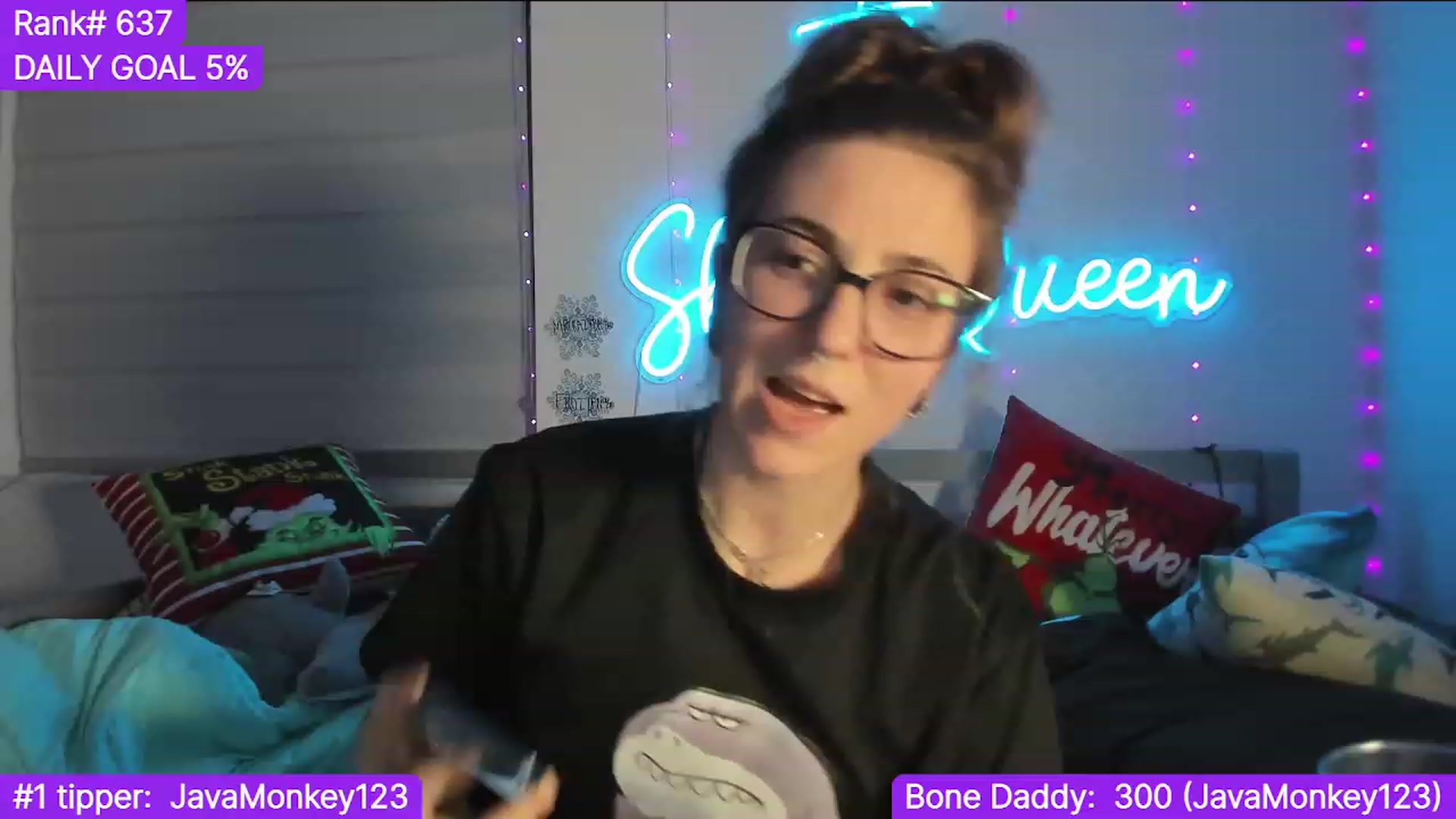 Gallery image thumbnail from TheSharkQueen's myfreecams stream on, 12/27/2023, 05:21 image 7 of 20