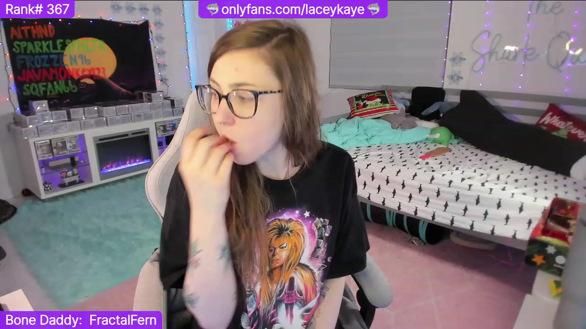 Gallery image thumbnail from TheSharkQueen's myfreecams stream on, 12/30/2023, 08:20 image 14 of 20