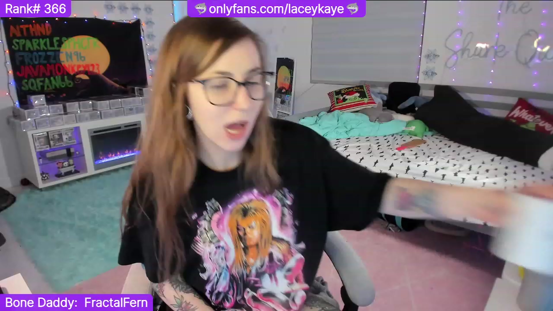 Gallery image thumbnail from TheSharkQueen's myfreecams stream on, 12/30/2023, 08:20 image 17 of 20